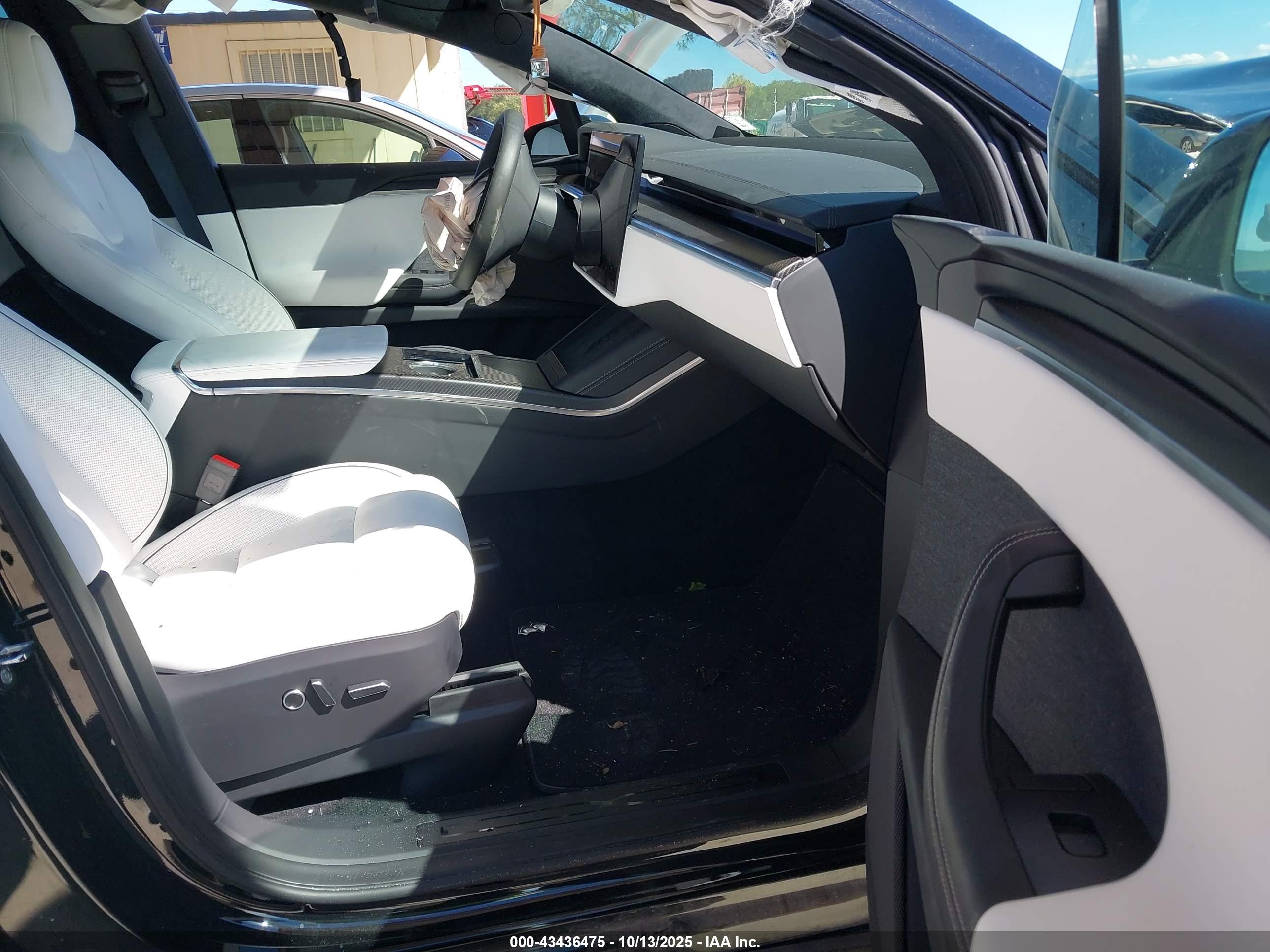 TESLA MODEL image 5
