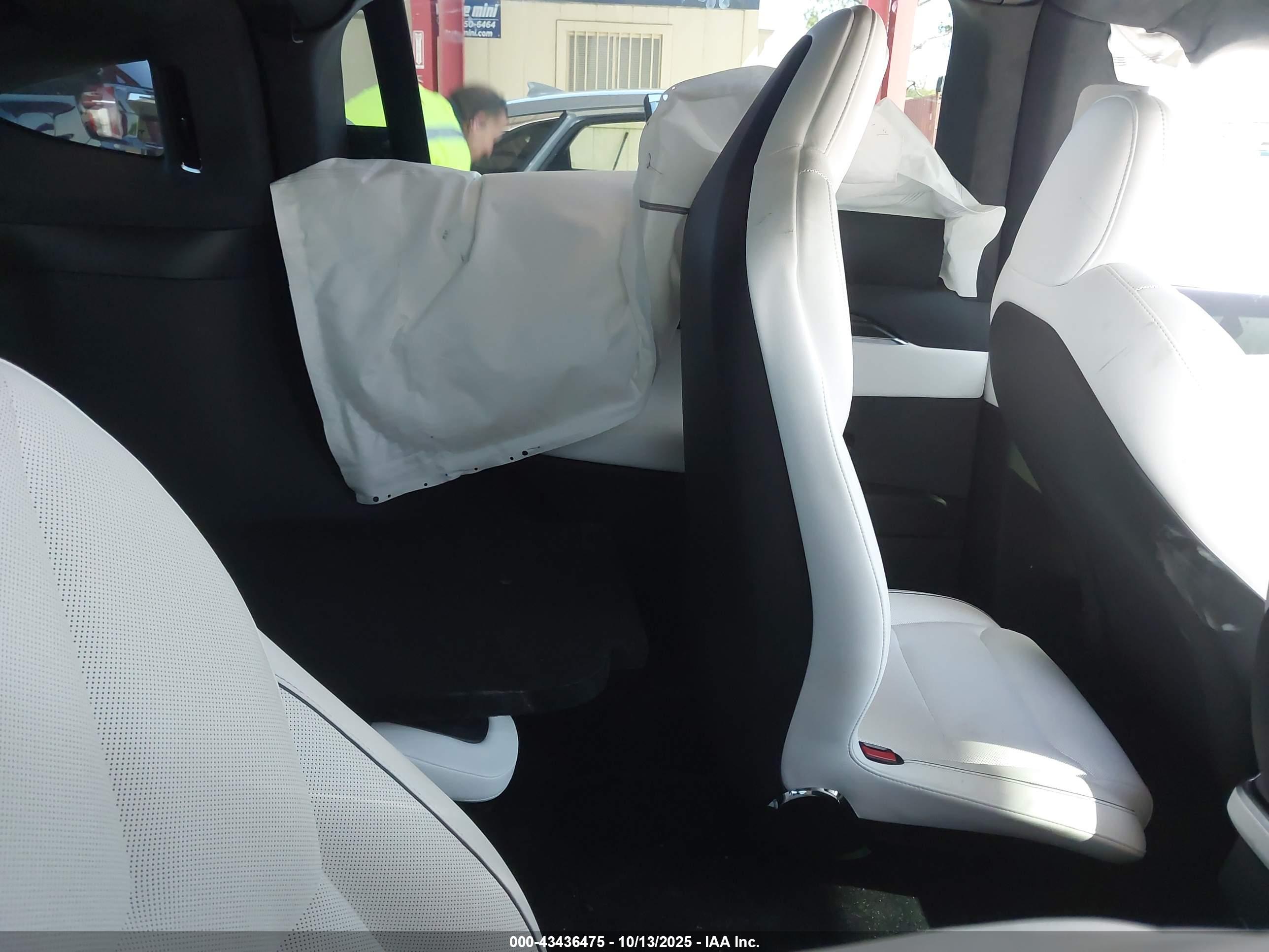 TESLA MODEL image 8
