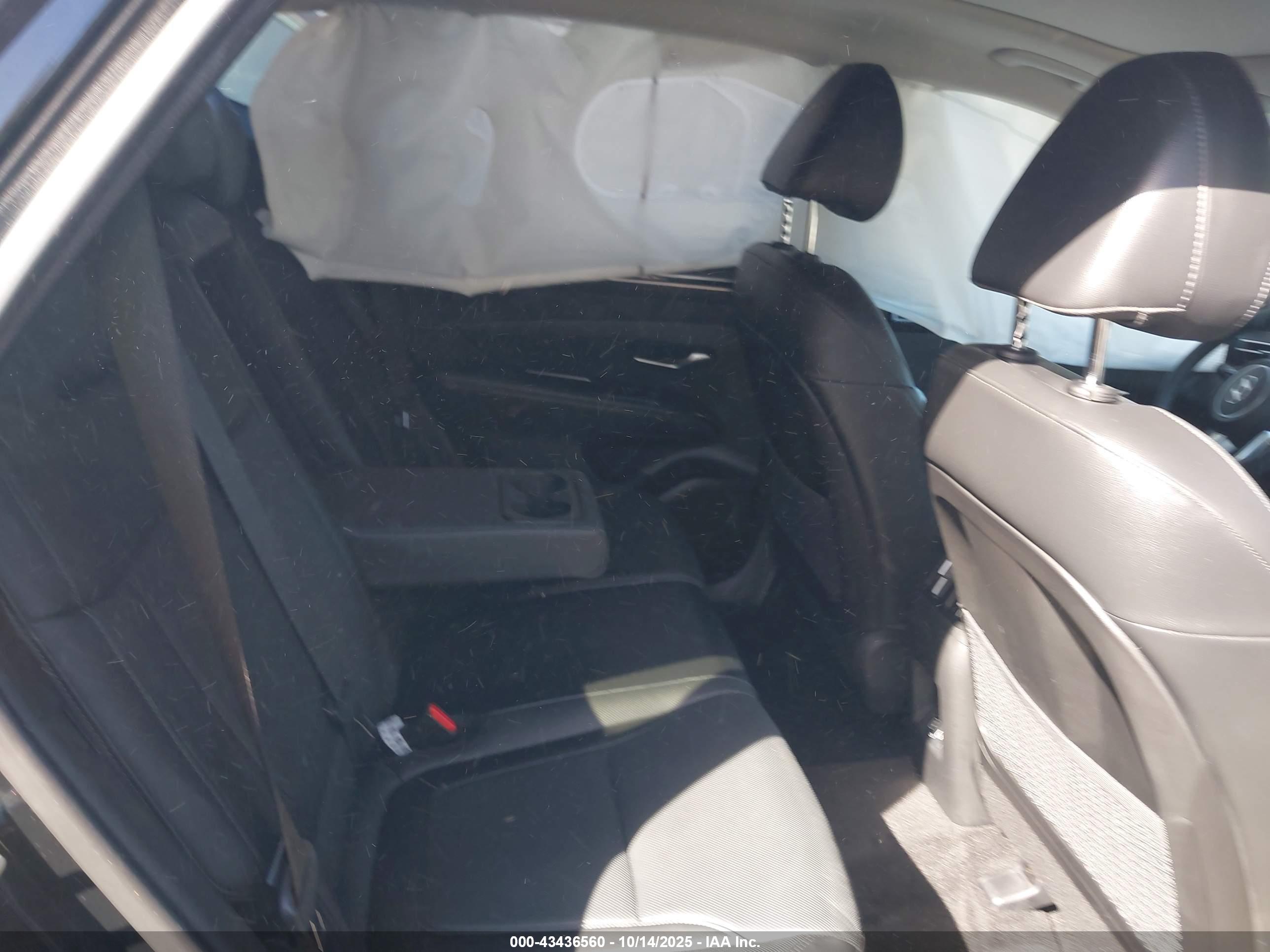 HYUNDAI TUCSON image 8