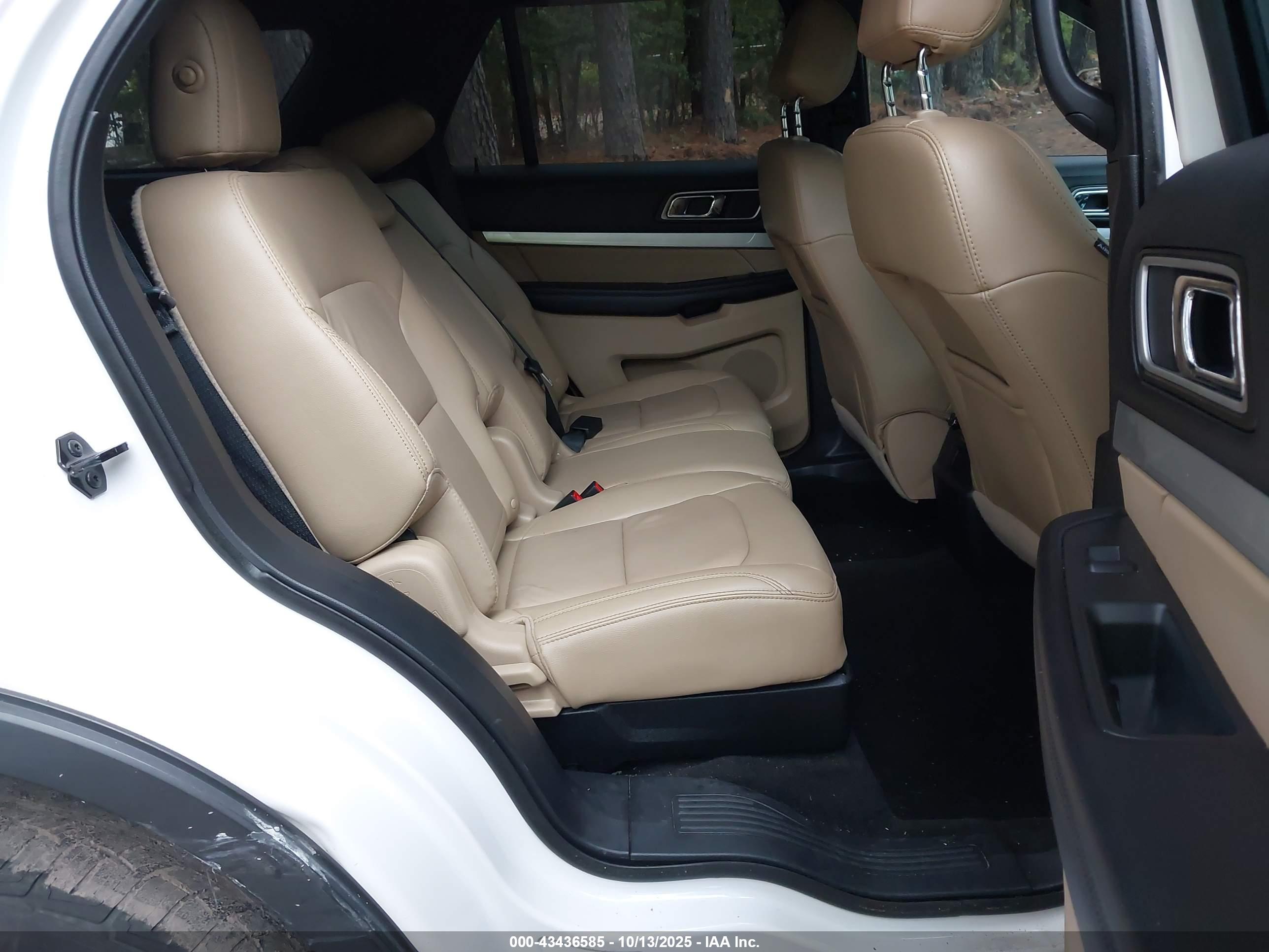 FORD EXPLORER image 8