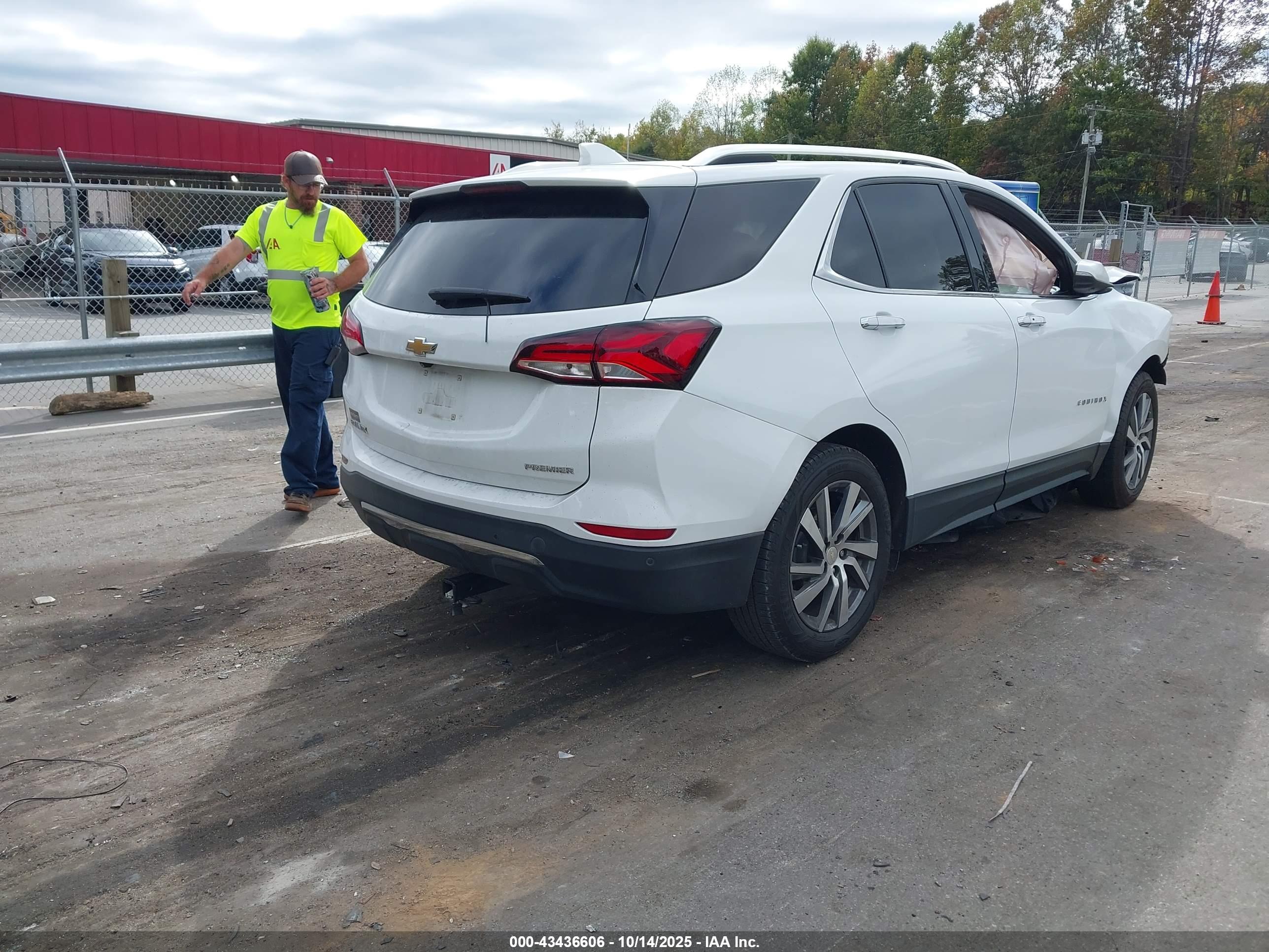 CHEVROLET EQUINOX image 4