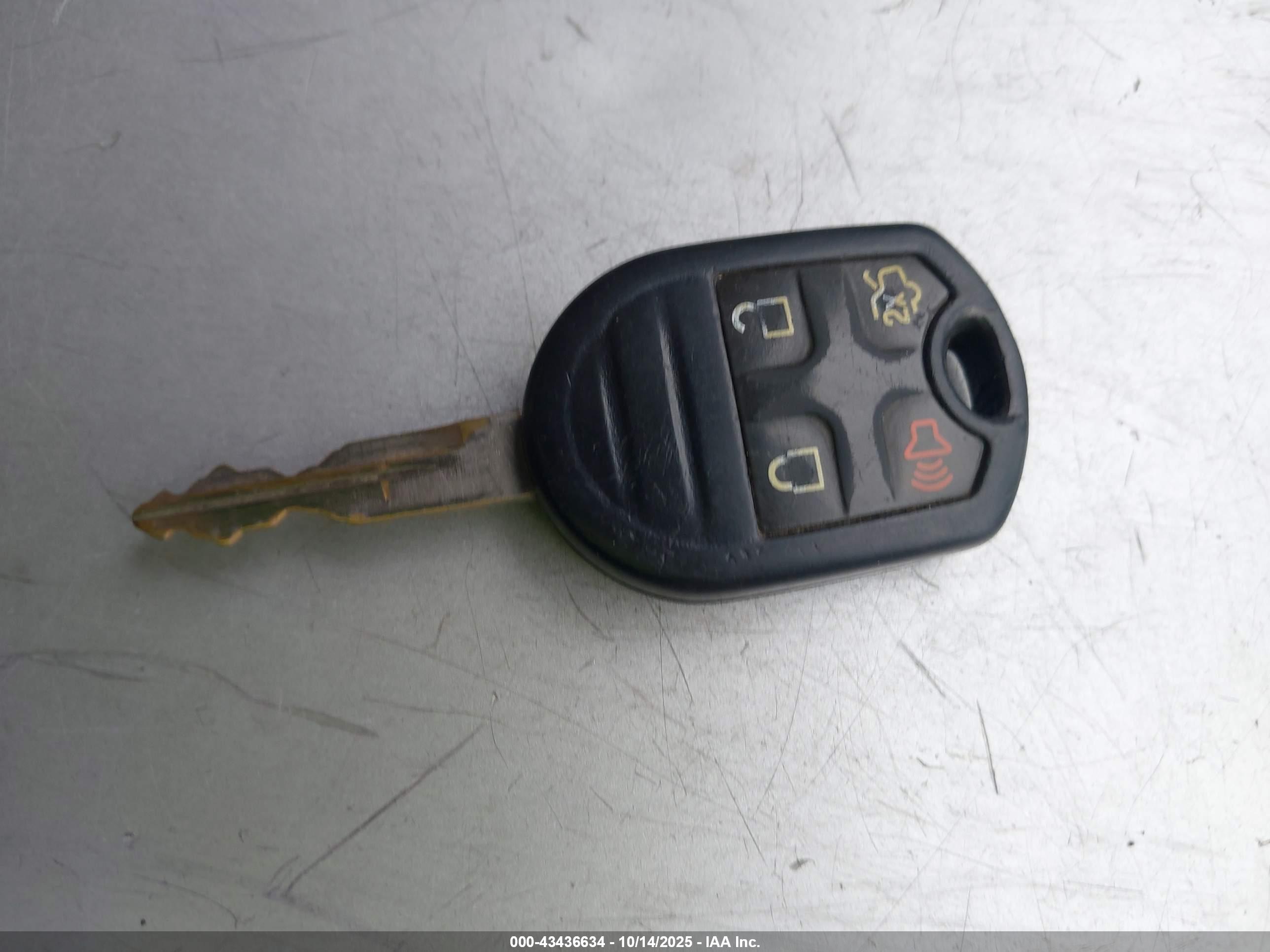 FORD TAURUS image 11