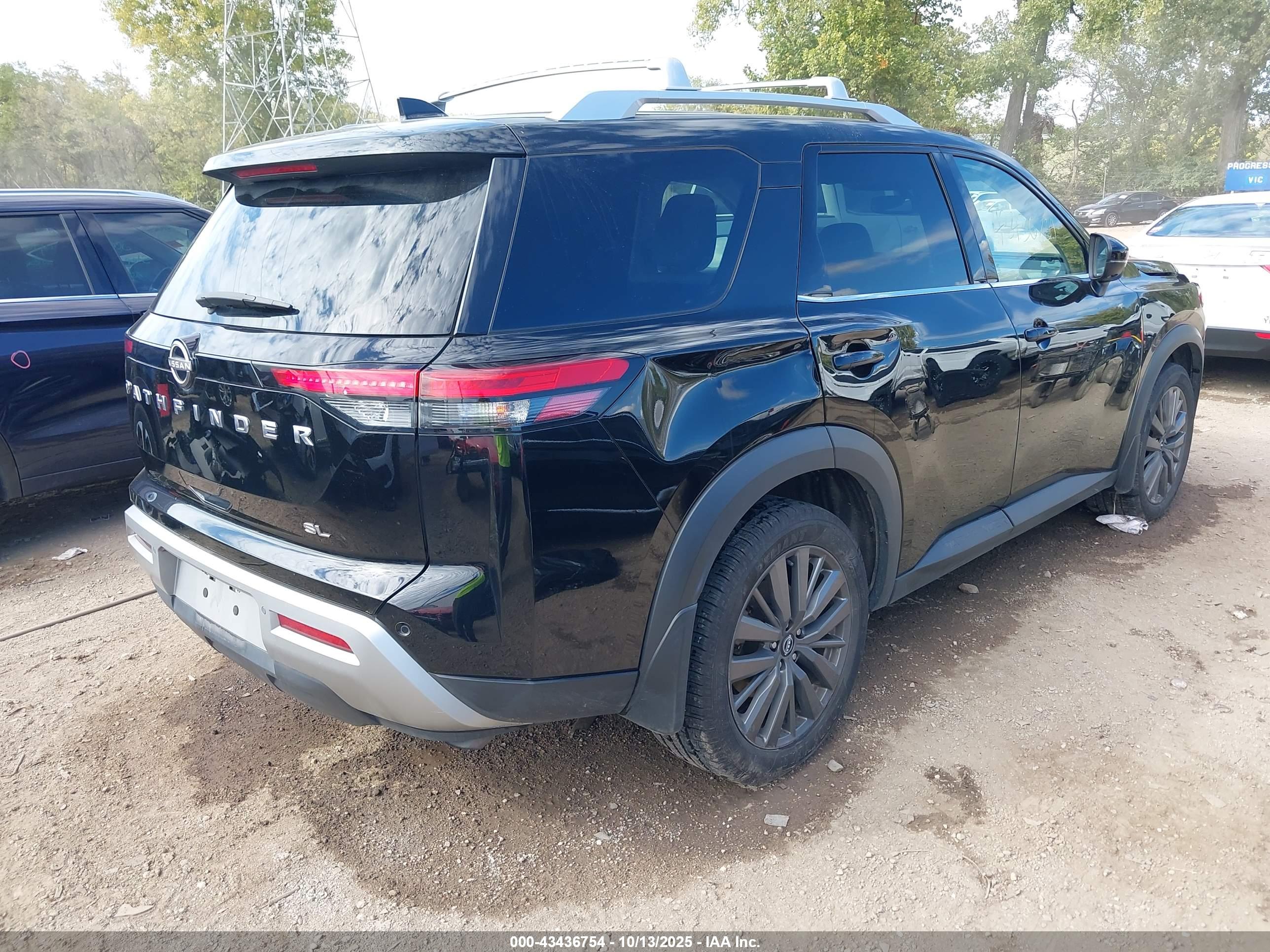 NISSAN PATHFINDER image 4