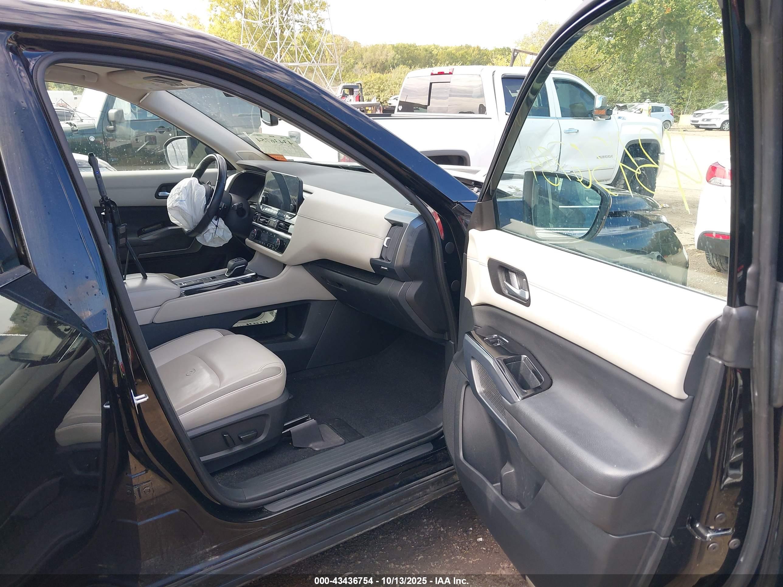 NISSAN PATHFINDER image 5