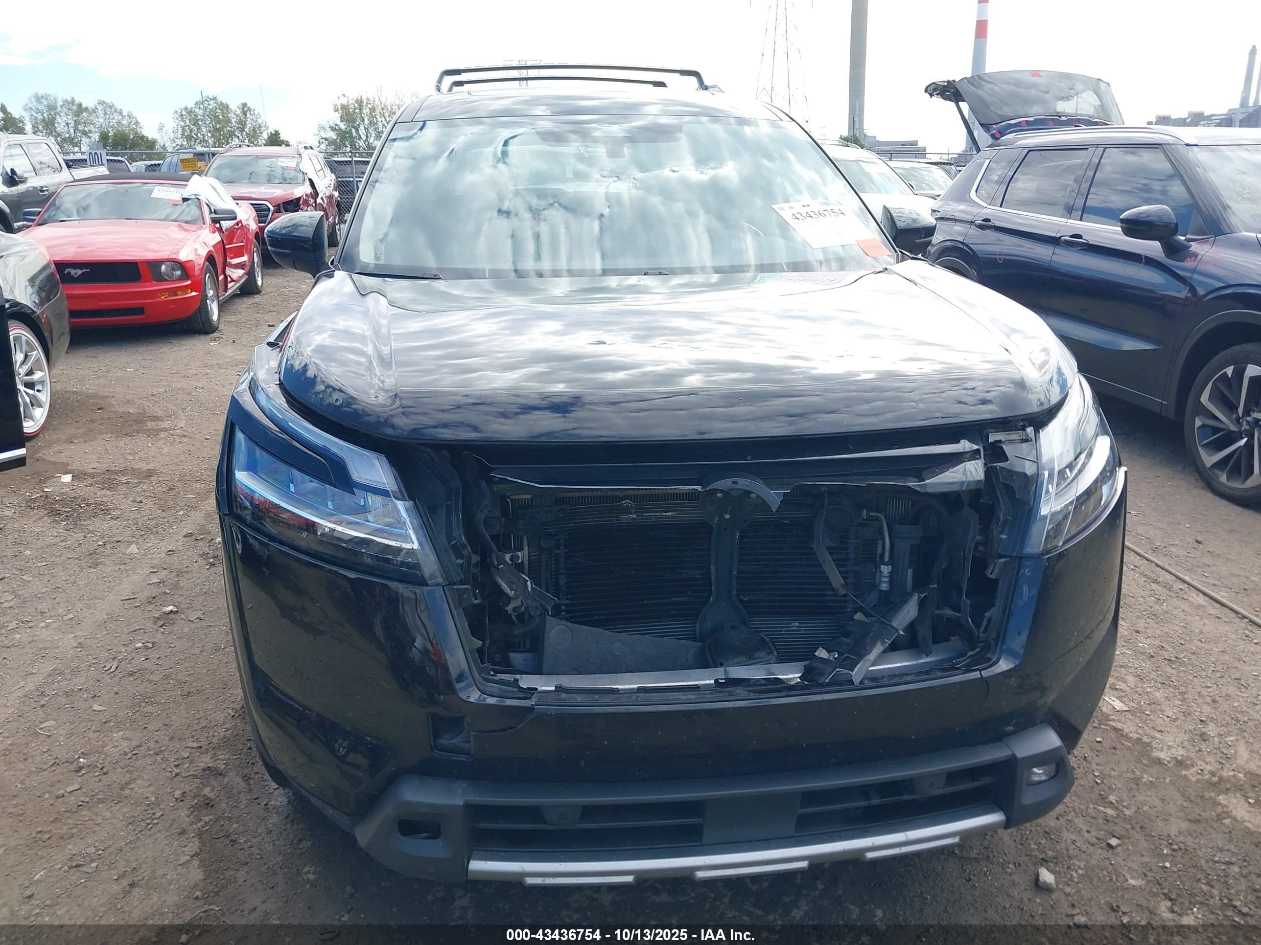 NISSAN PATHFINDER image 6