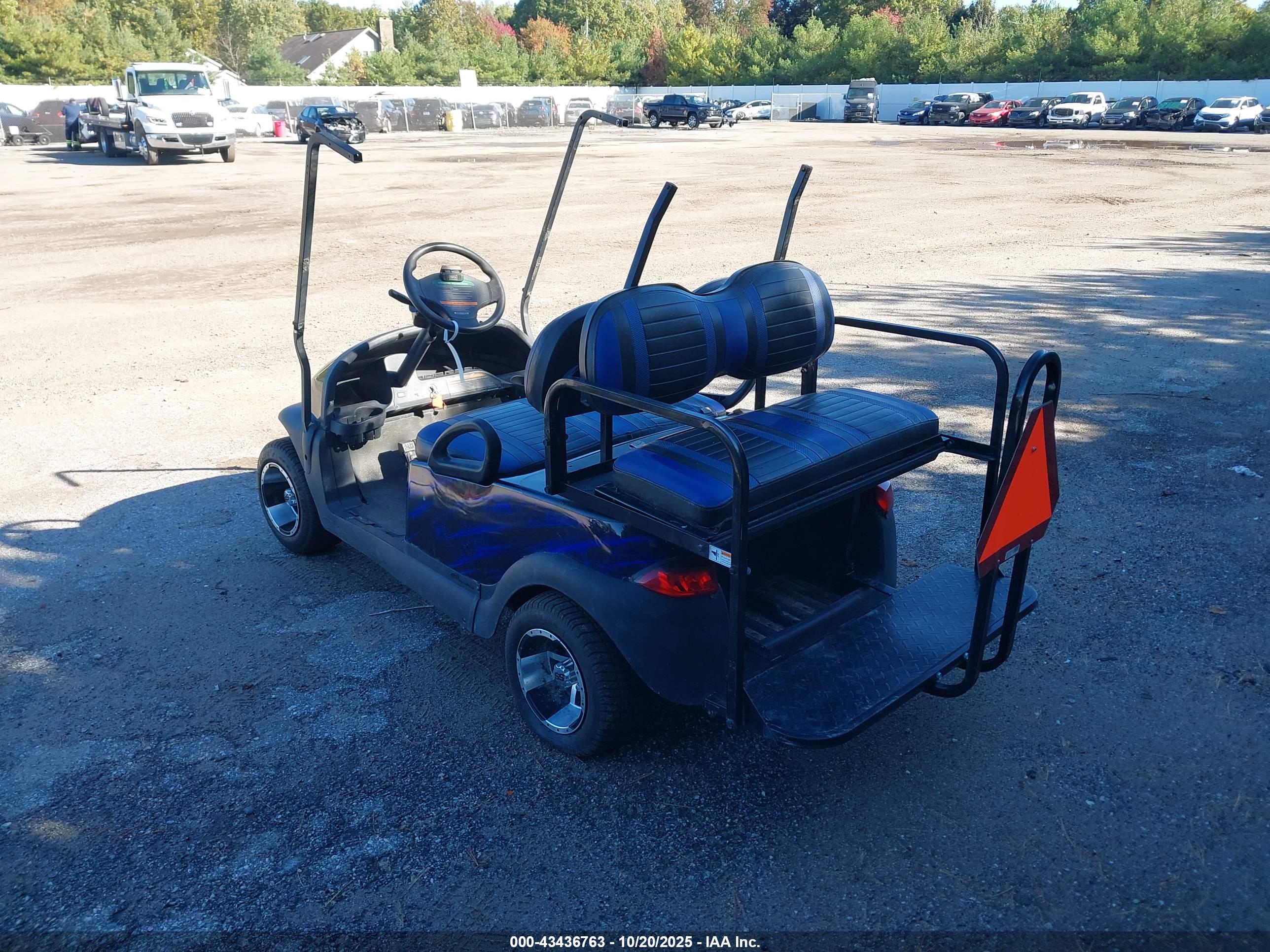 CLUB CAR image 3
