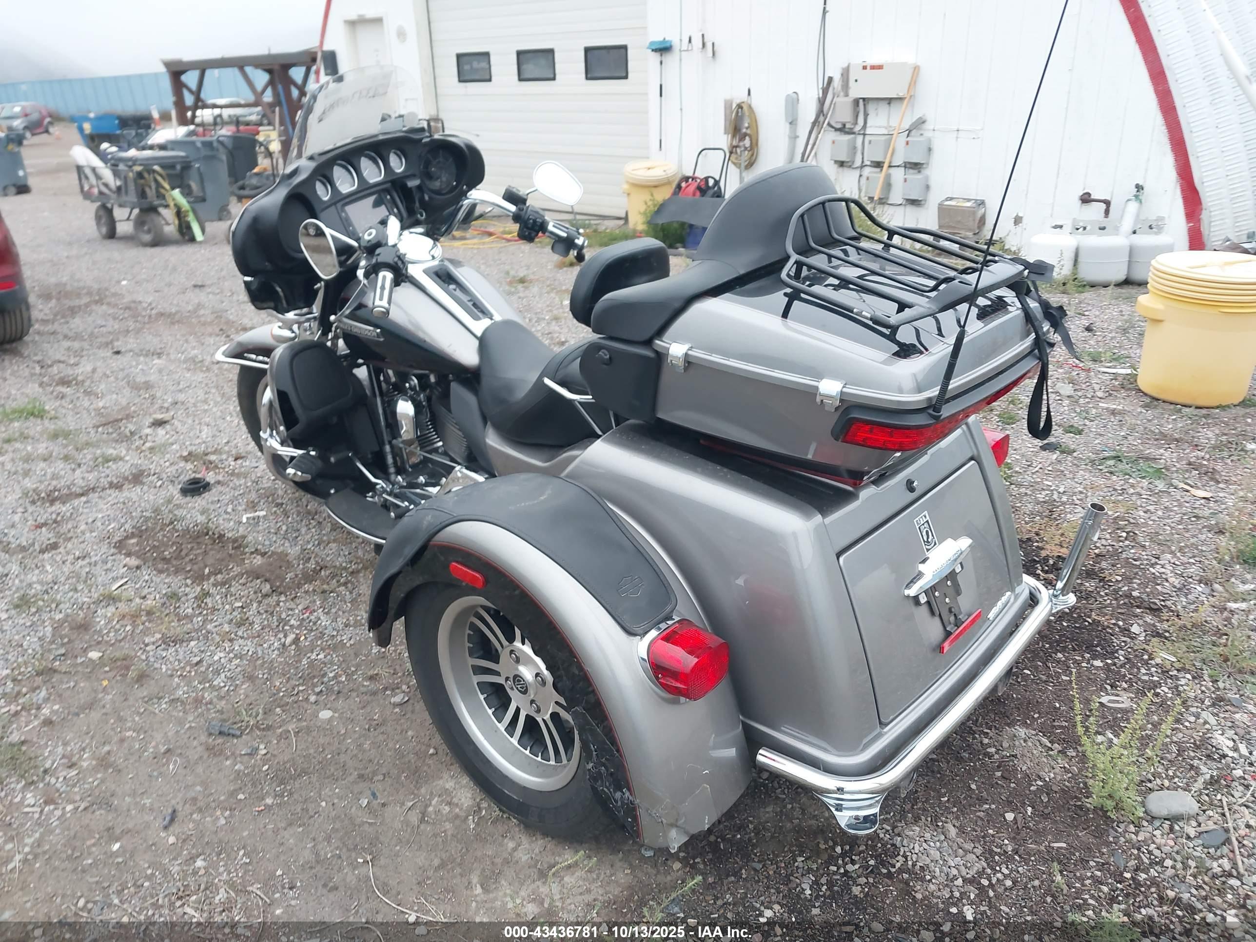 HARLEY-DAVIDSON FLHTCUTG image 3