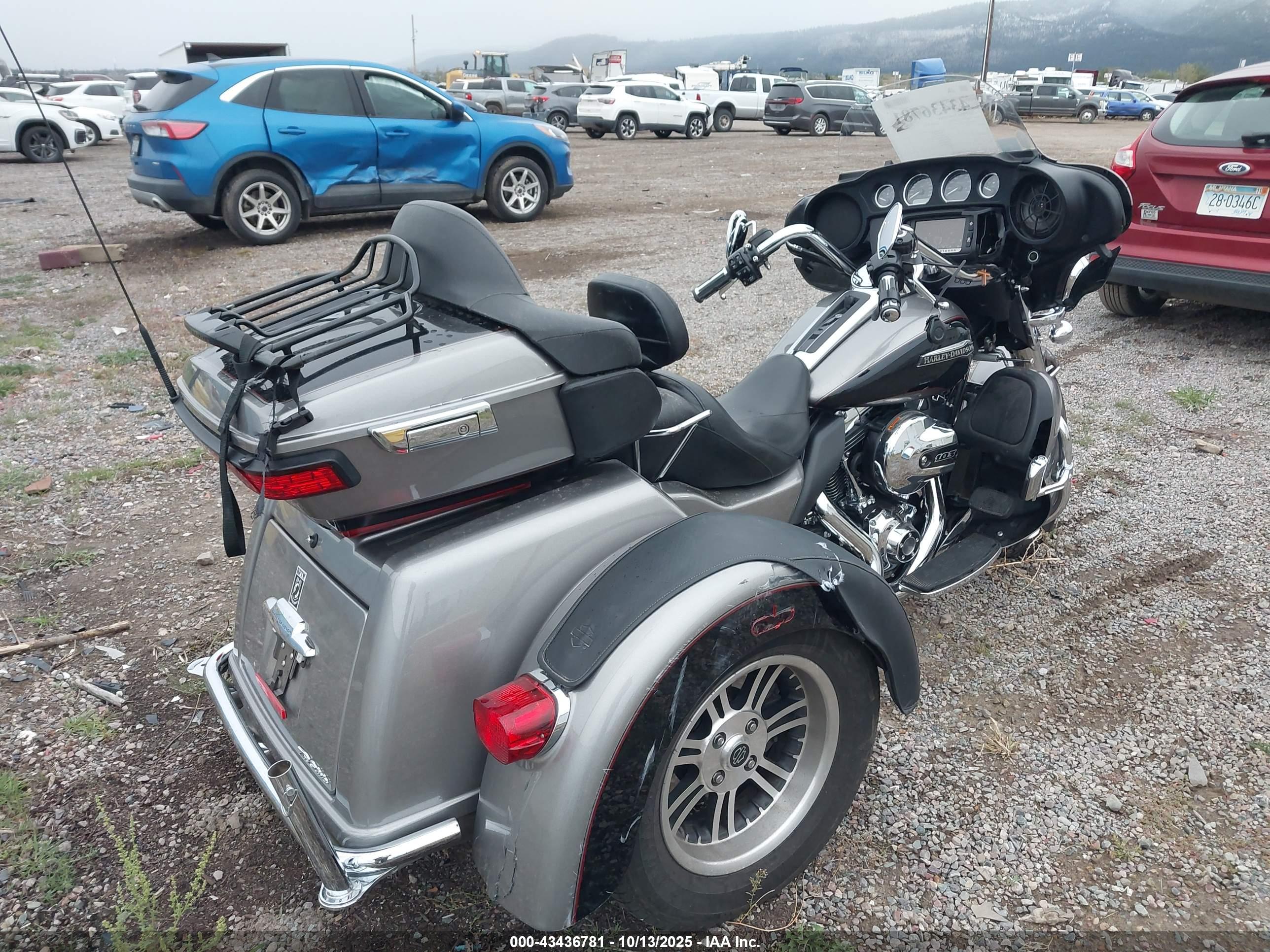 HARLEY-DAVIDSON FLHTCUTG image 4