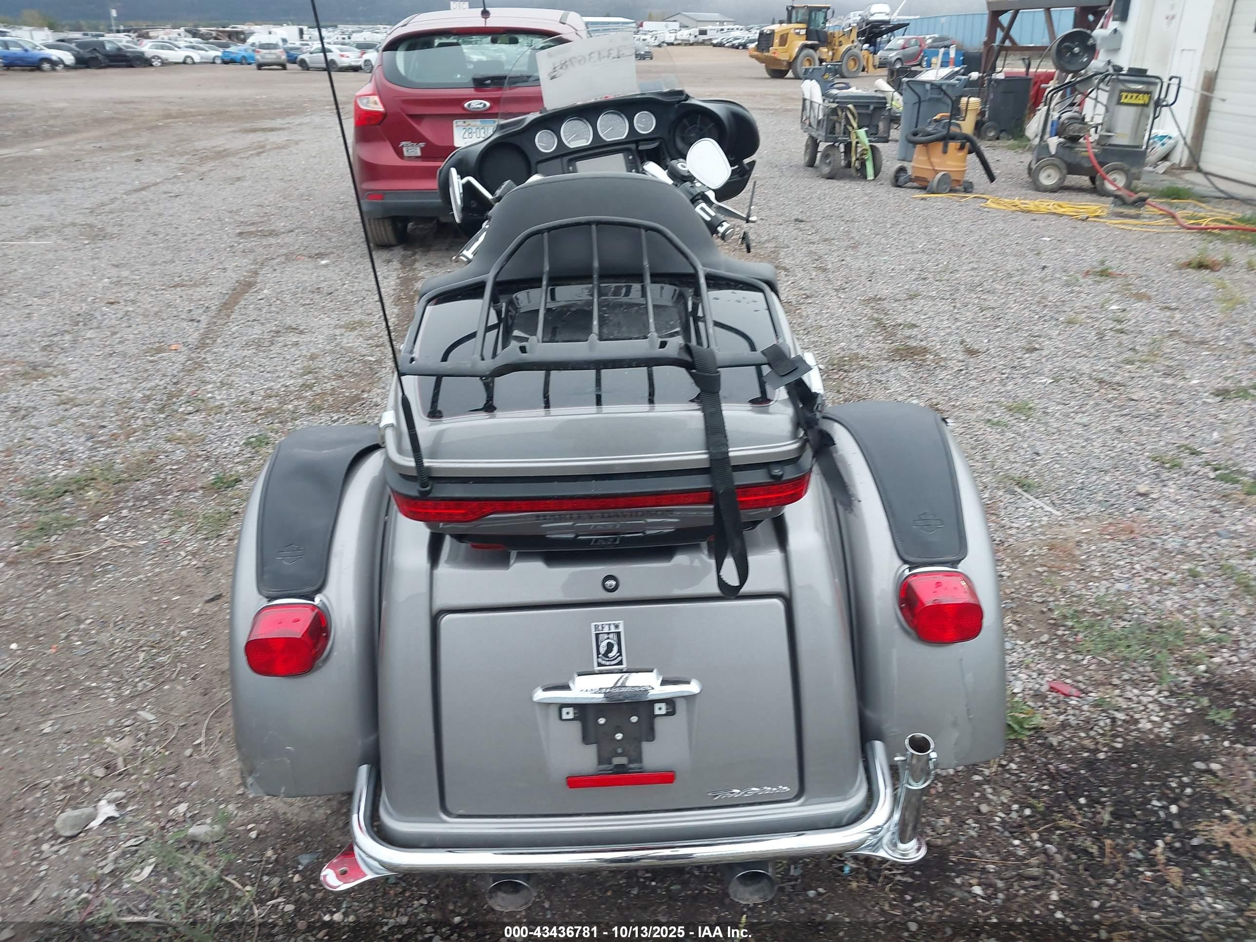 HARLEY-DAVIDSON FLHTCUTG image 6