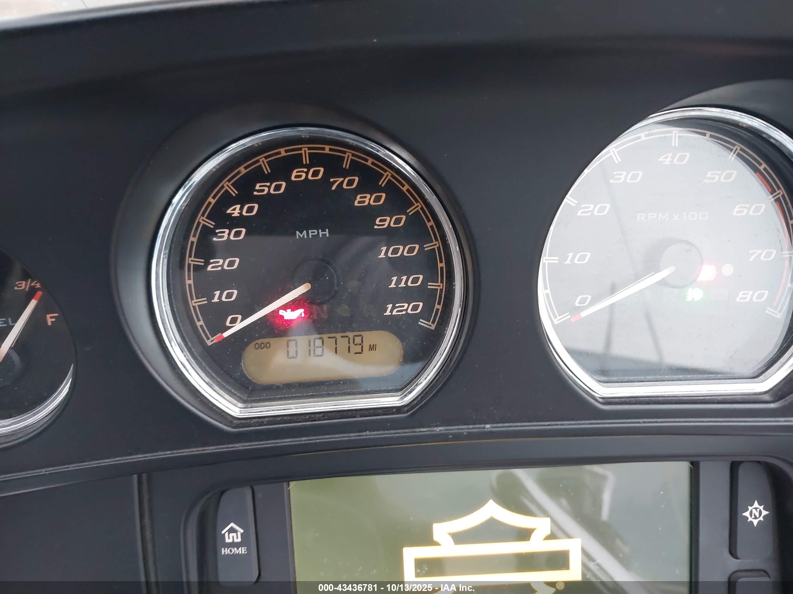 HARLEY-DAVIDSON FLHTCUTG image 7