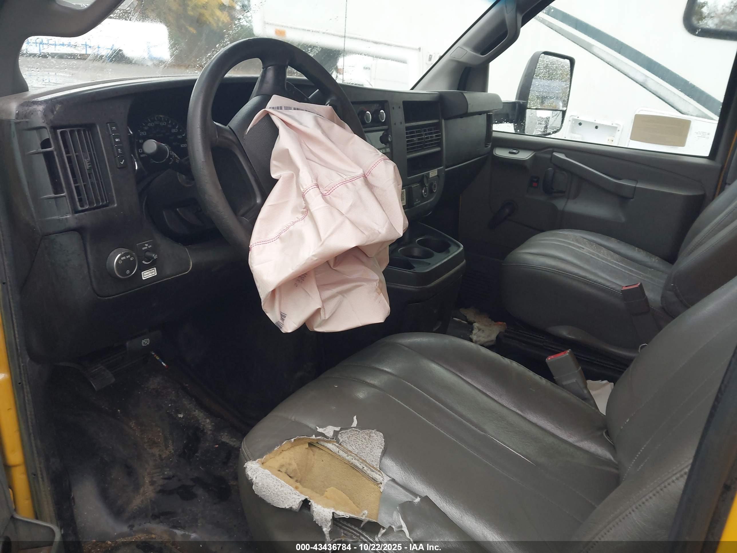 GMC SAVANA image 8