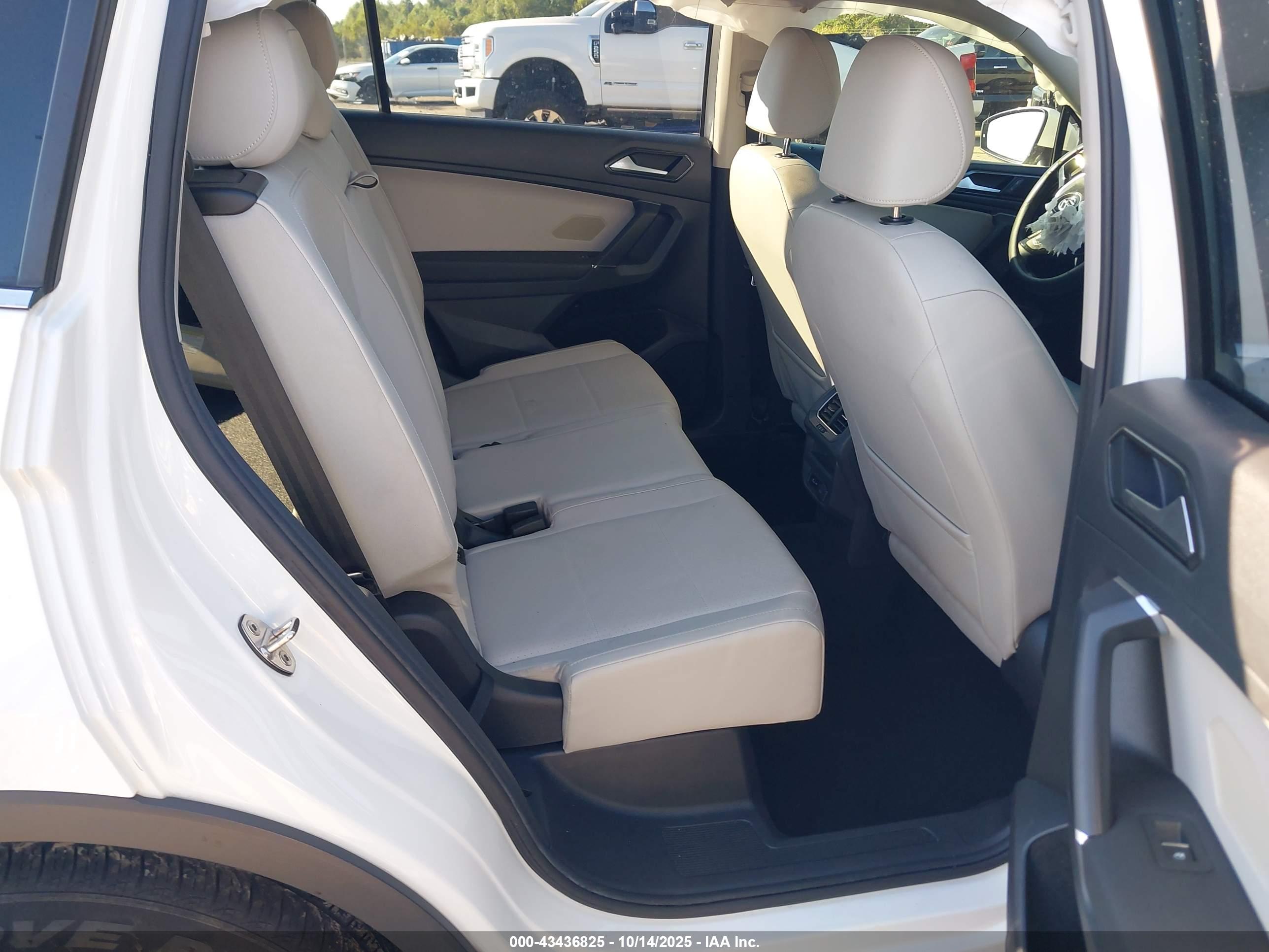VOLKSWAGEN TIGUAN image 8