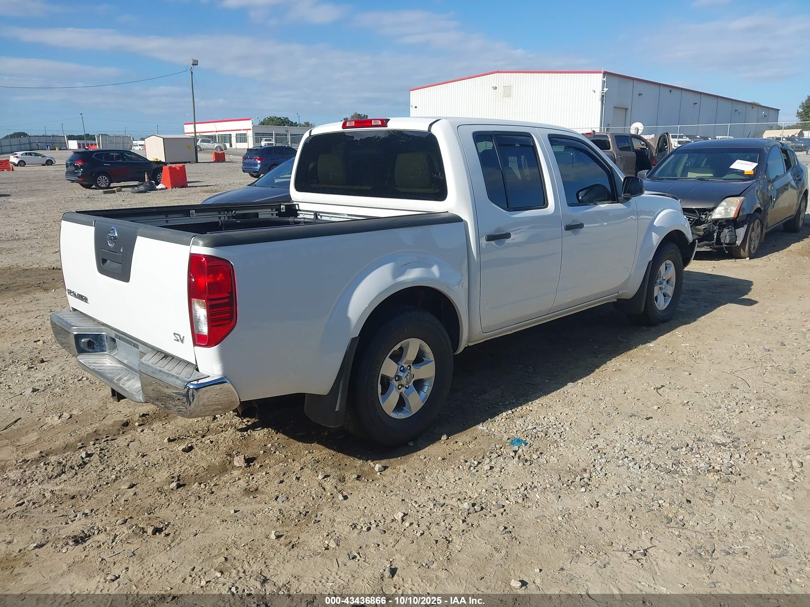 NISSAN FRONTIER image 4