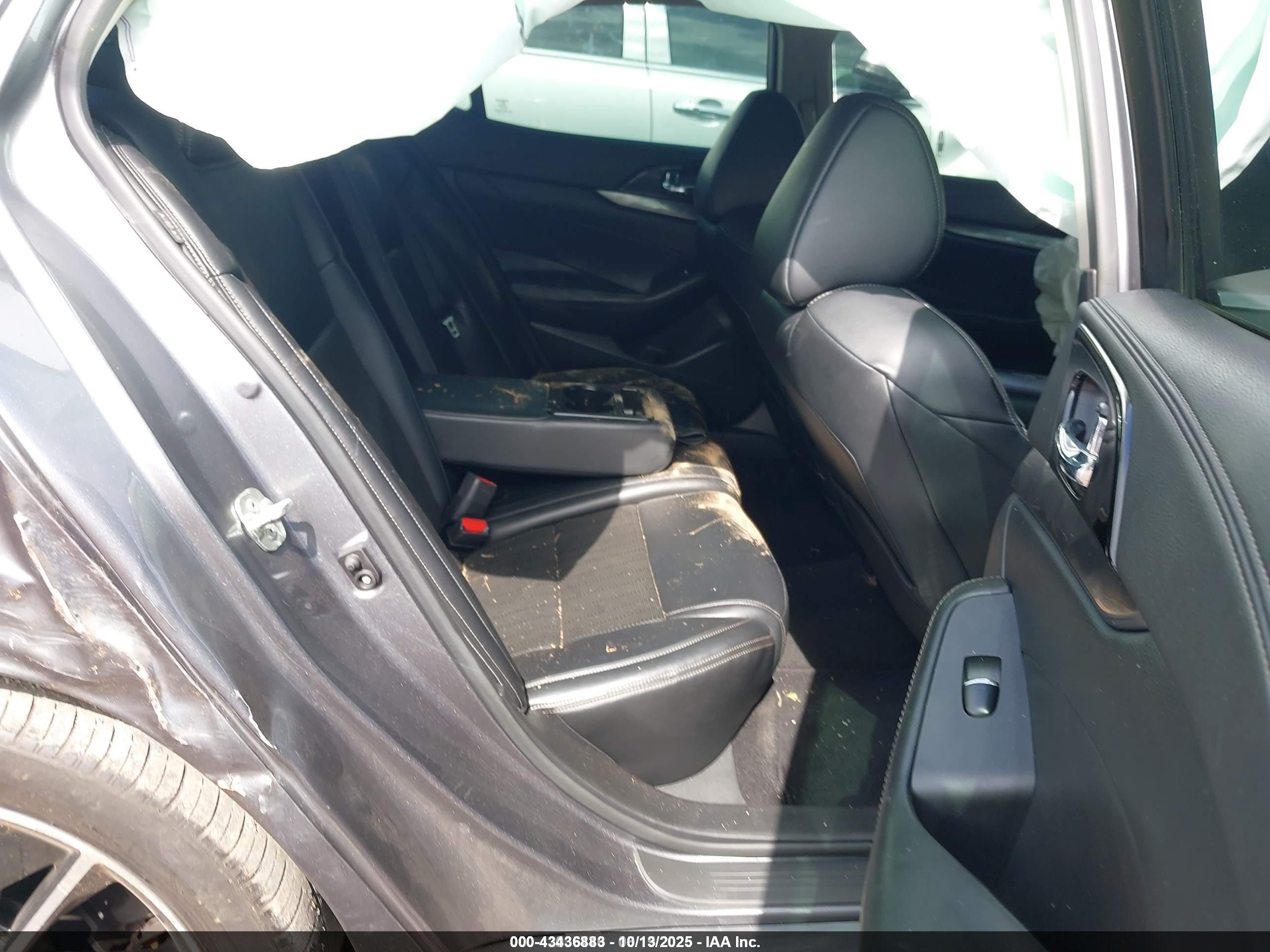NISSAN MAXIMA image 8