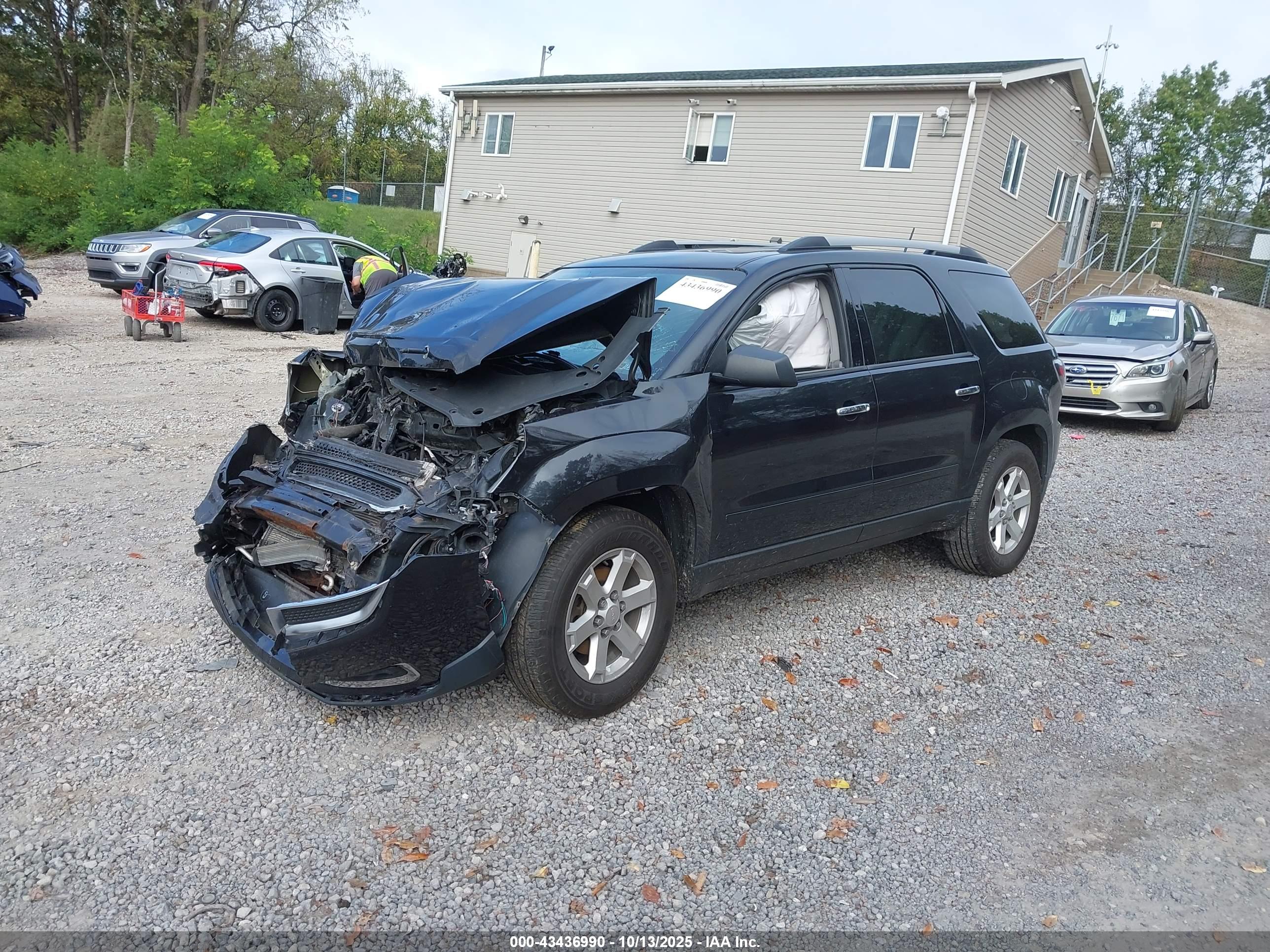 GMC ACADIA image 2
