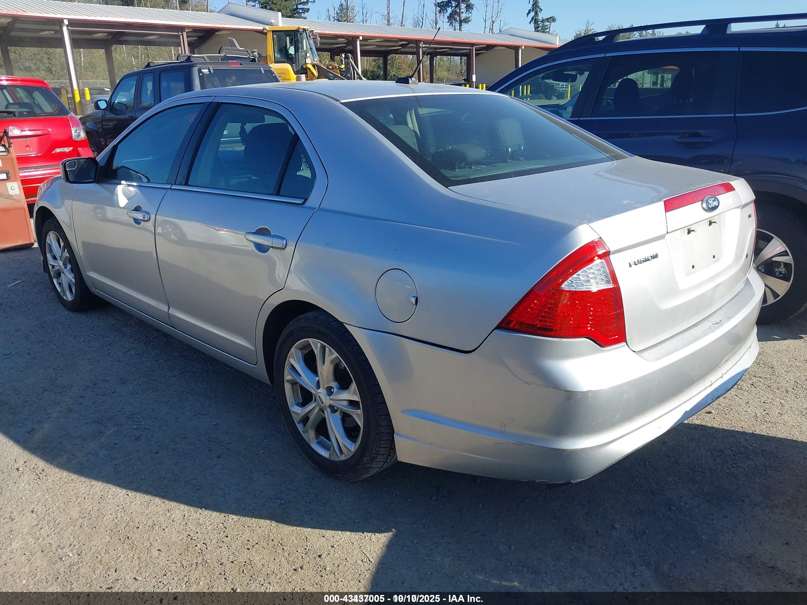 FORD FUSION image 3