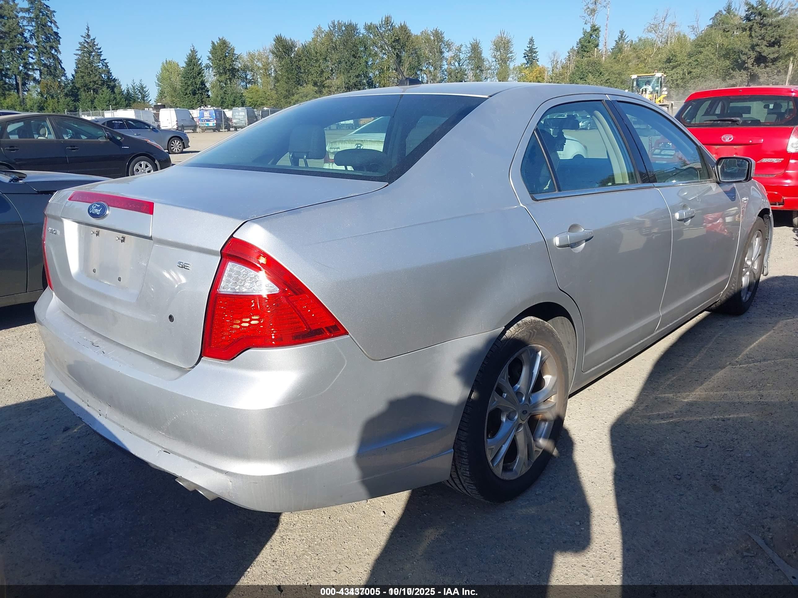 FORD FUSION image 4