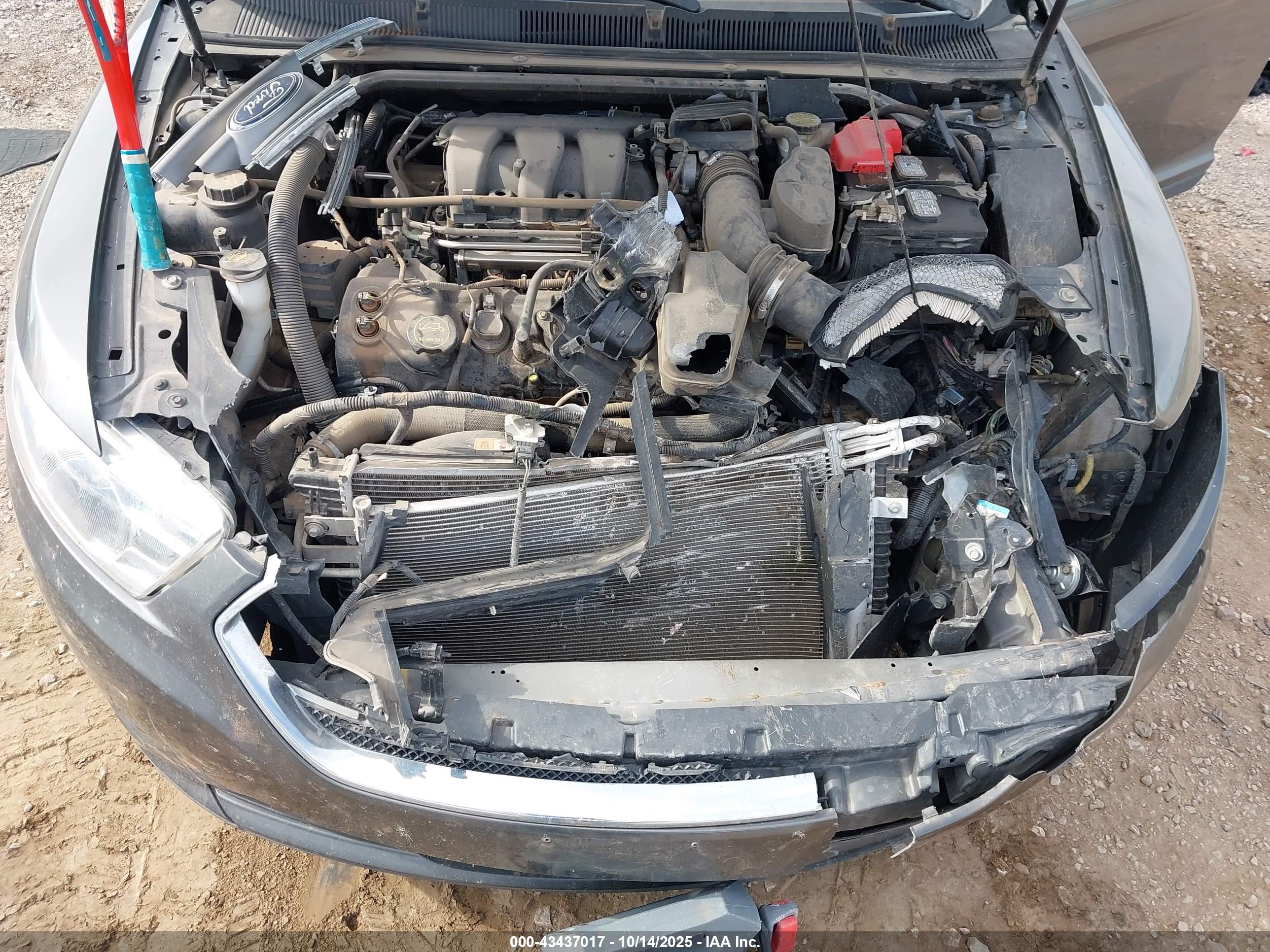 FORD TAURUS image 10