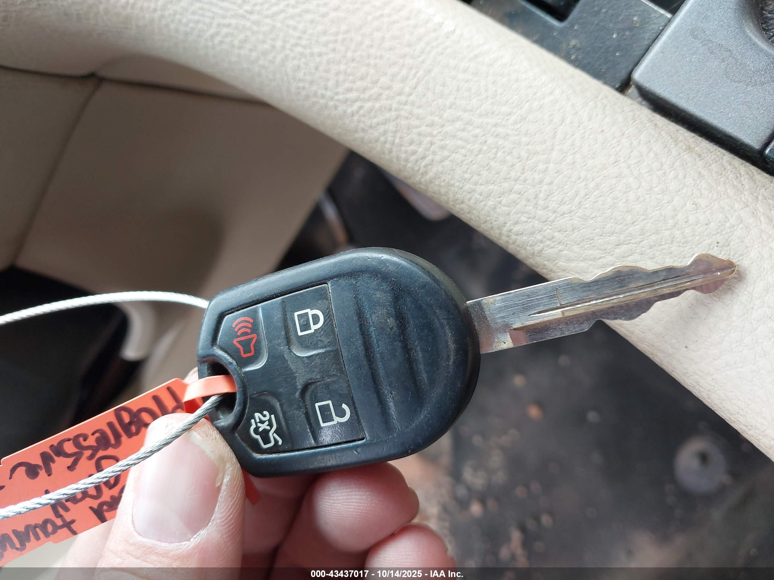 FORD TAURUS image 11