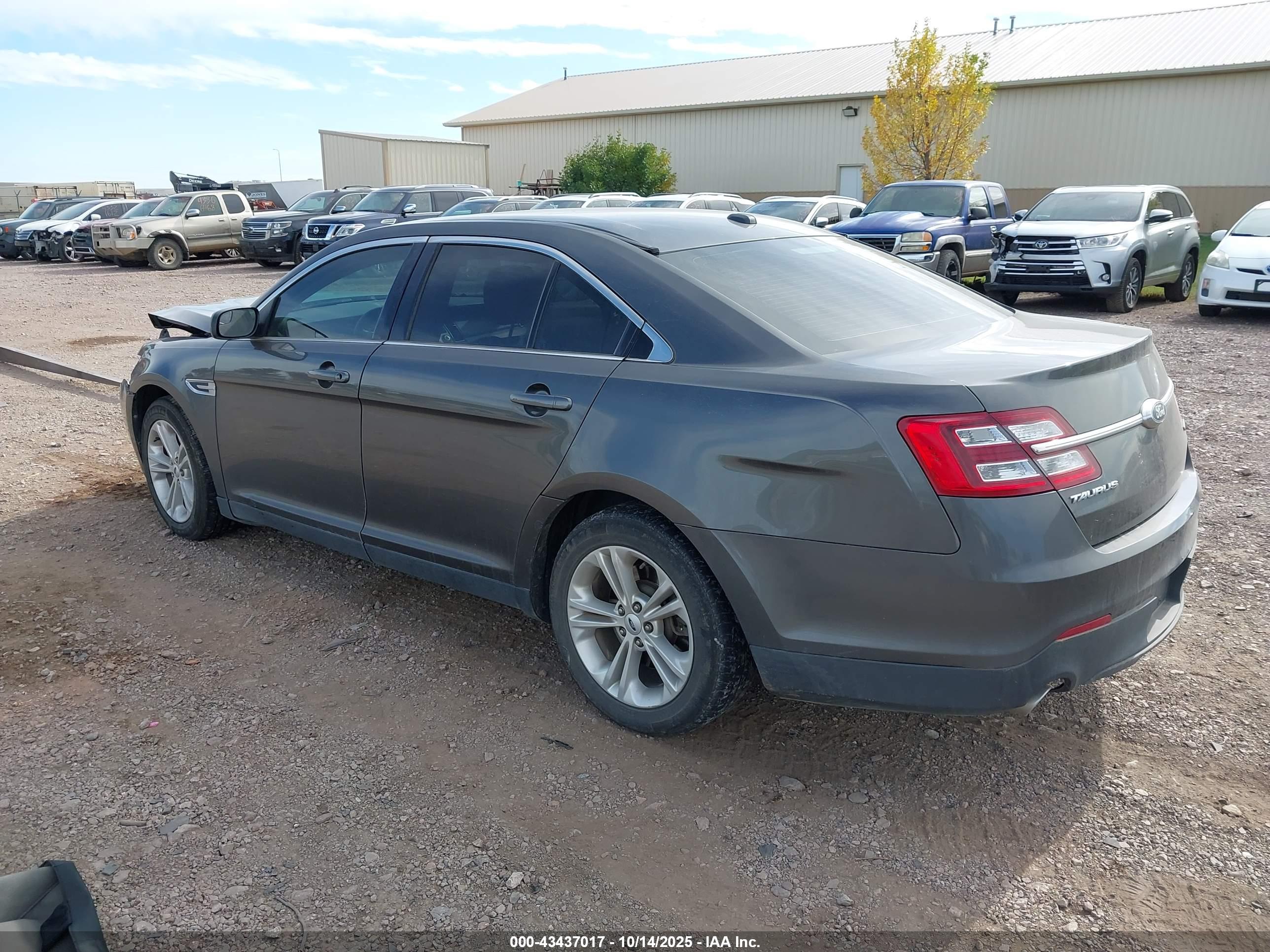 FORD TAURUS image 3