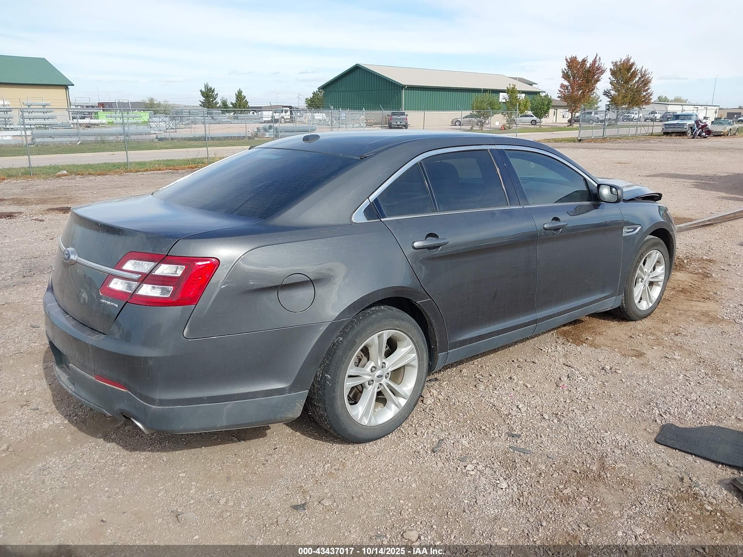 FORD TAURUS image 4