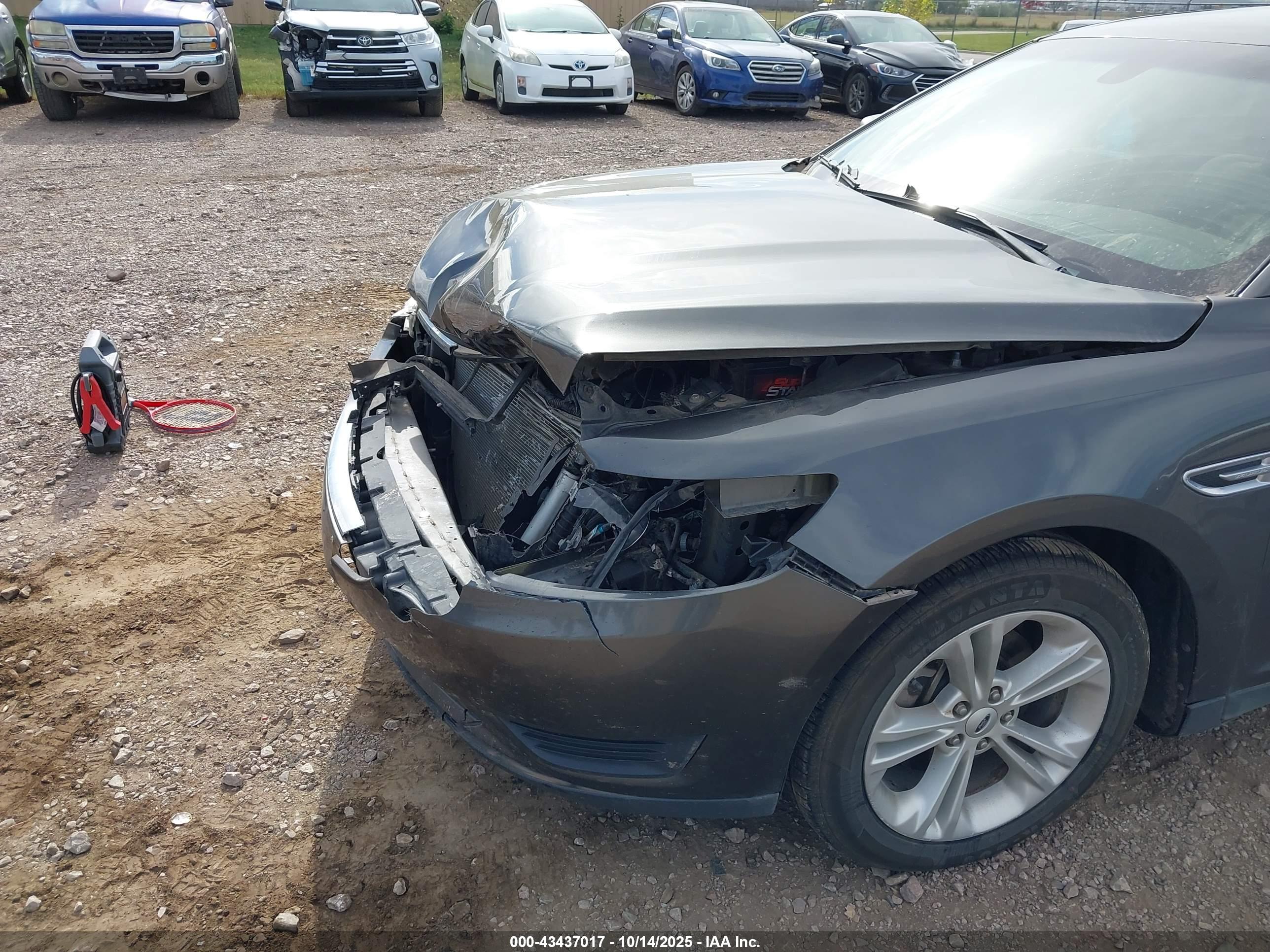 FORD TAURUS image 6