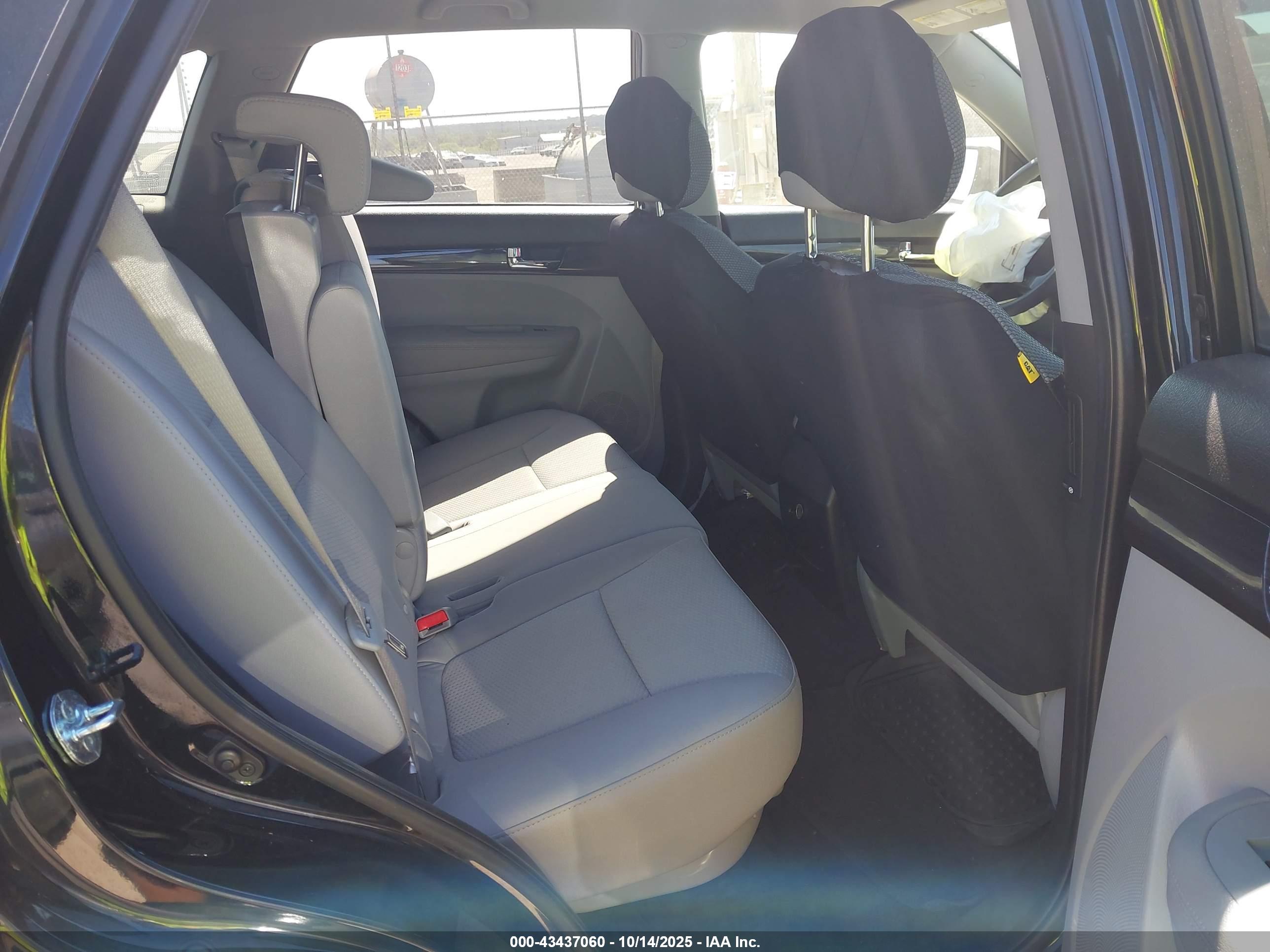 KIA SORENTO image 8