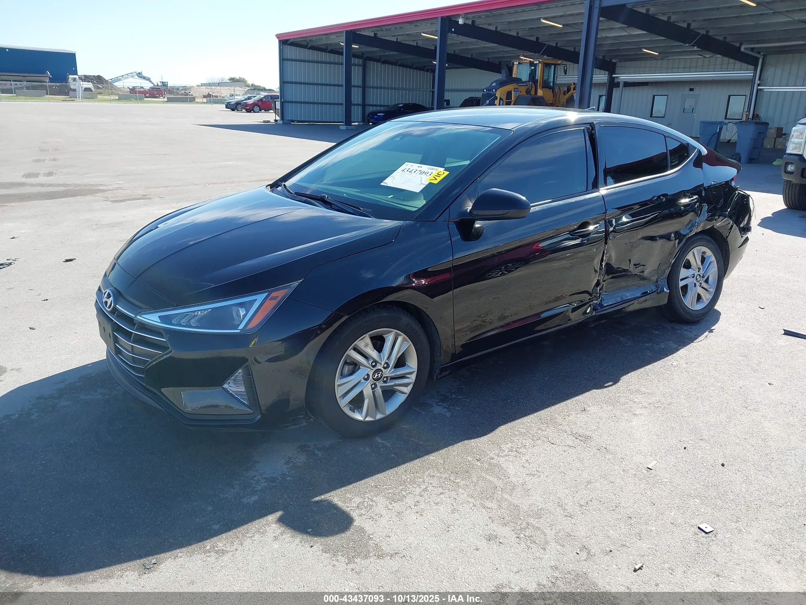 HYUNDAI ELANTRA image 2