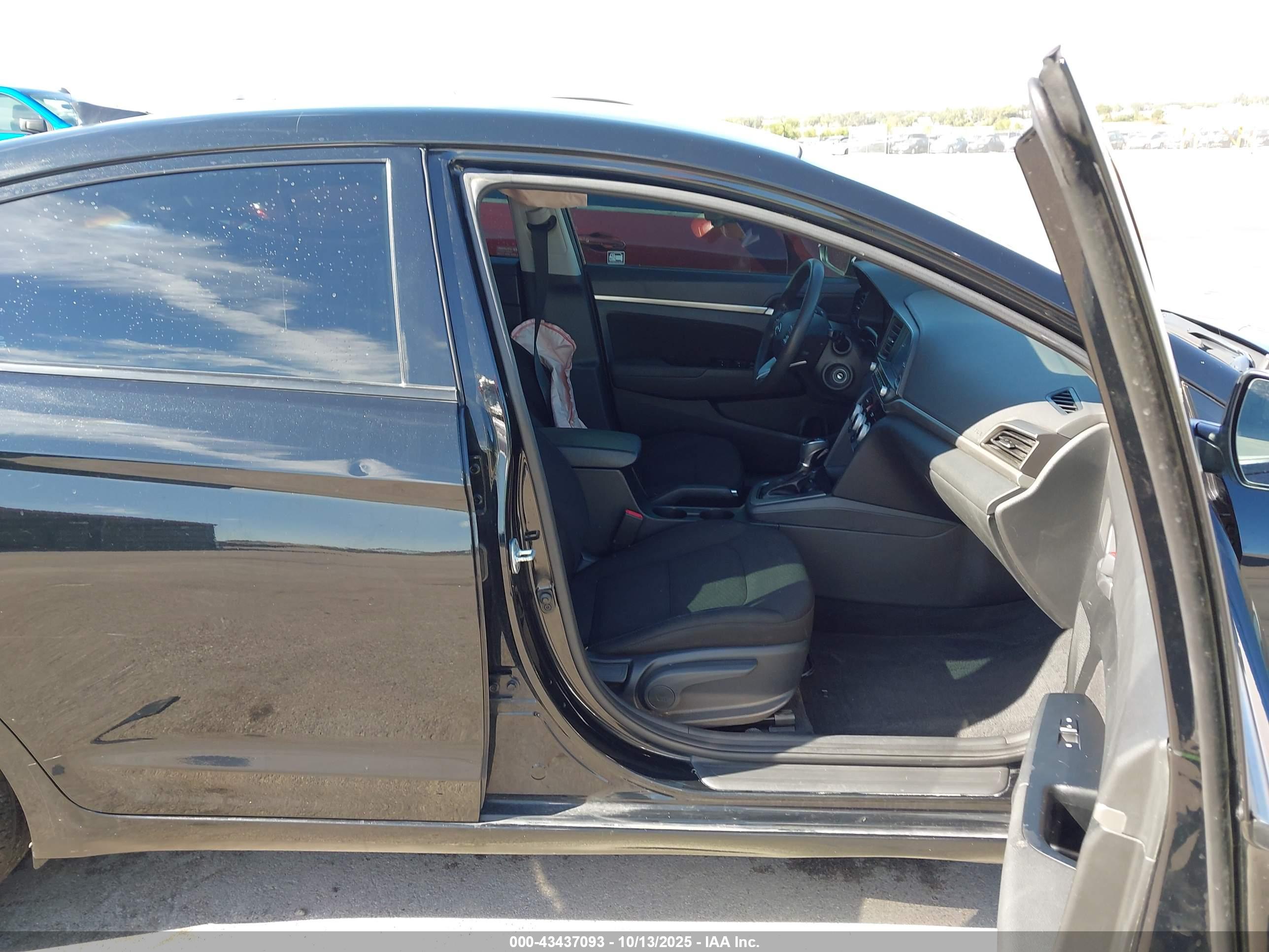 HYUNDAI ELANTRA image 5