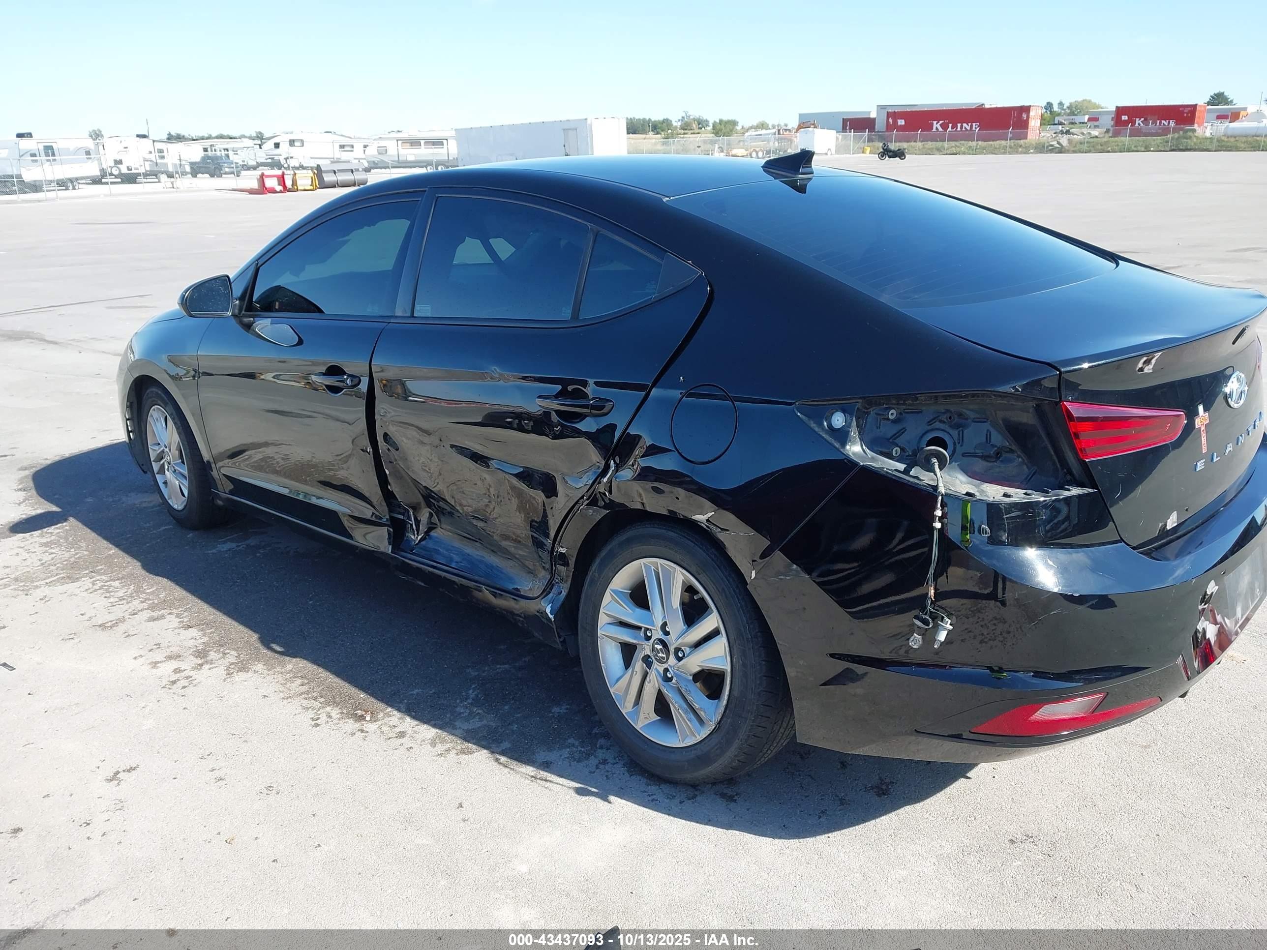HYUNDAI ELANTRA image 6