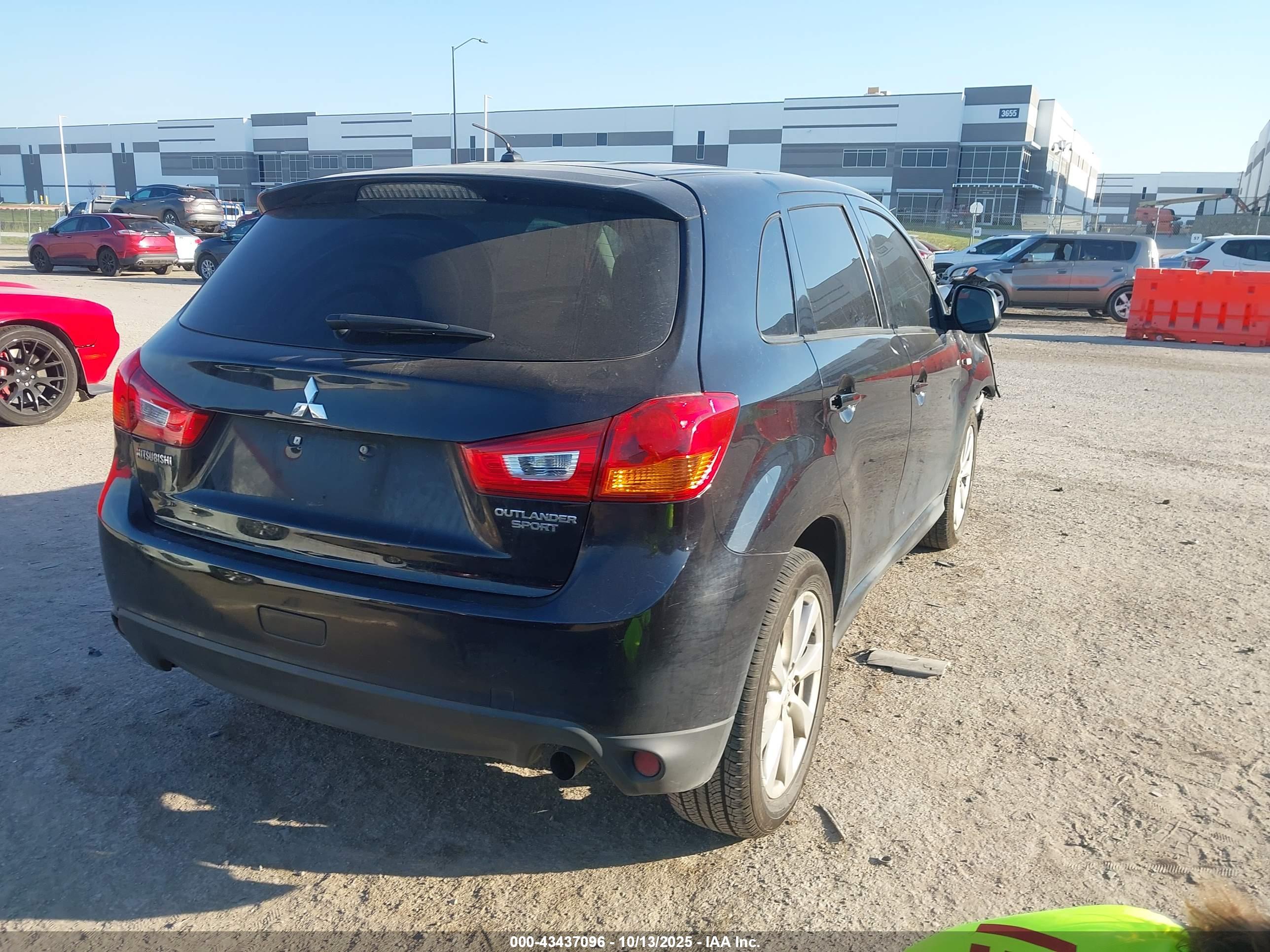MITSUBISHI OUTLANDER image 4