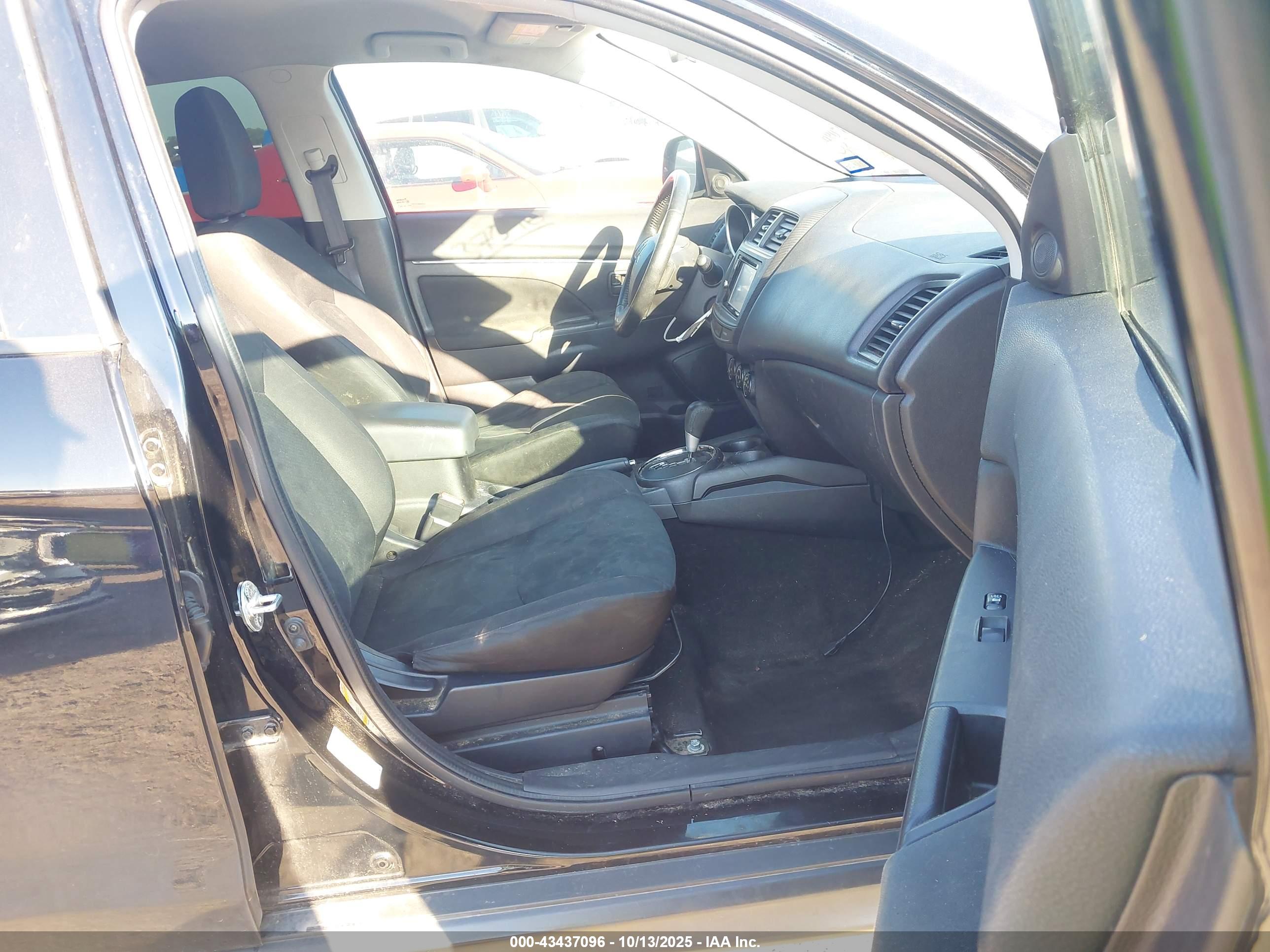 MITSUBISHI OUTLANDER image 5