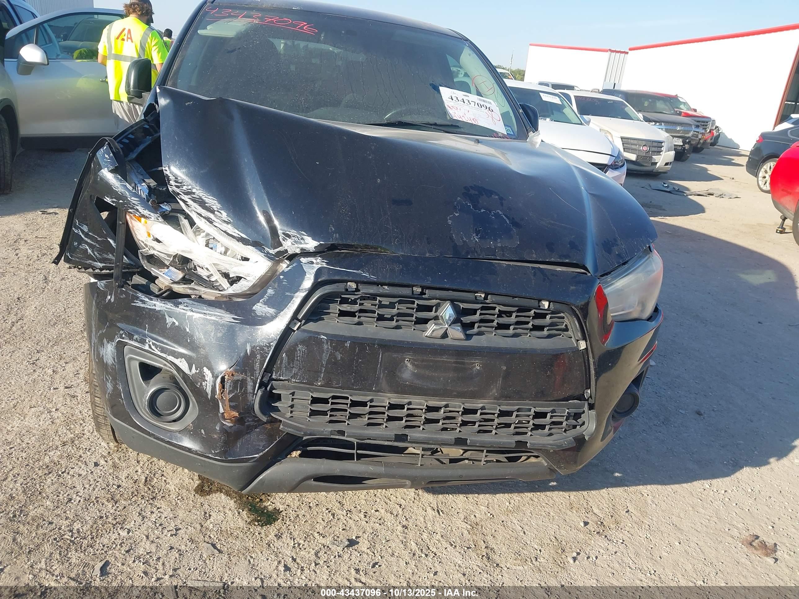 MITSUBISHI OUTLANDER image 6