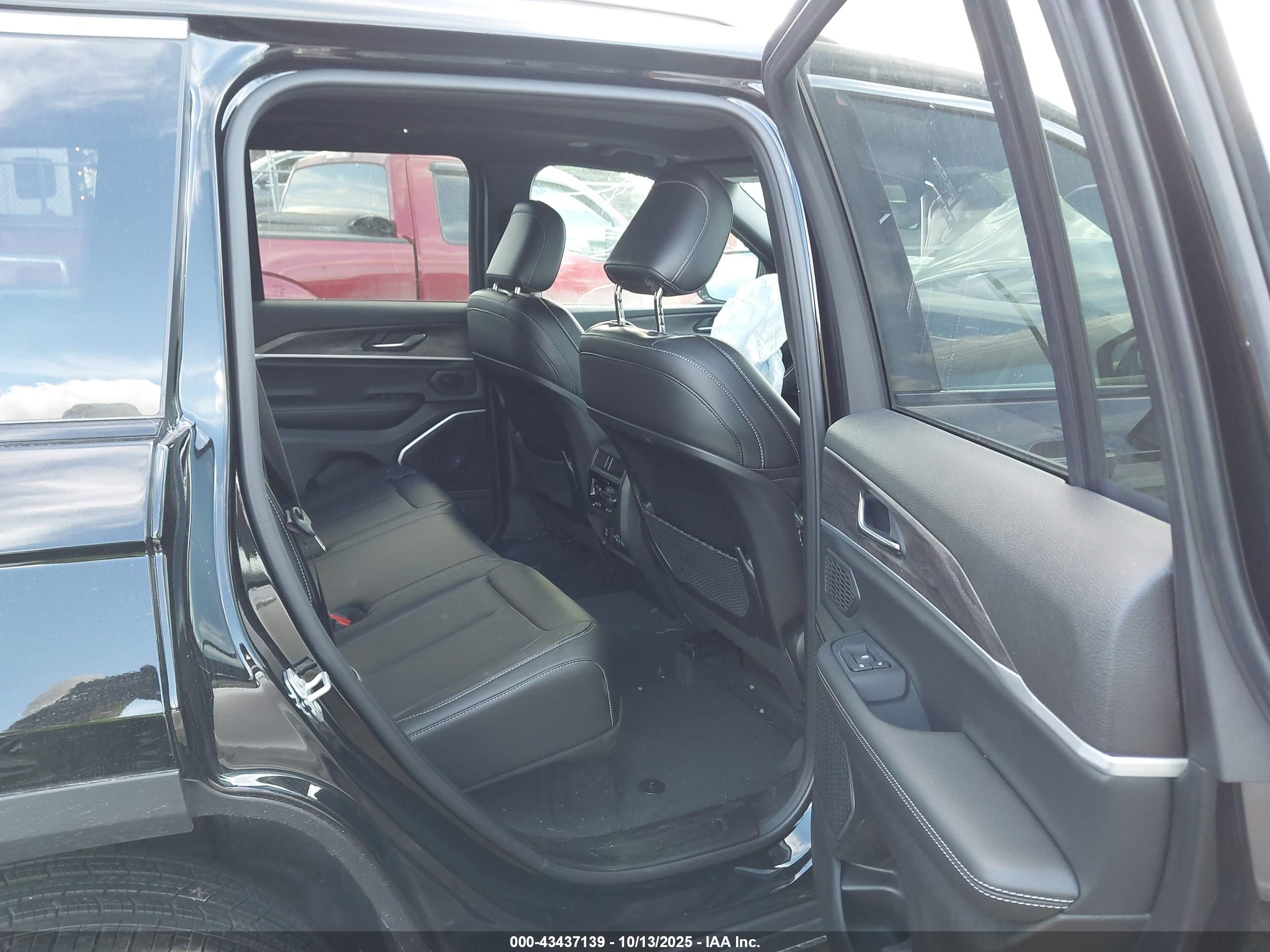 JEEP GRAND image 8