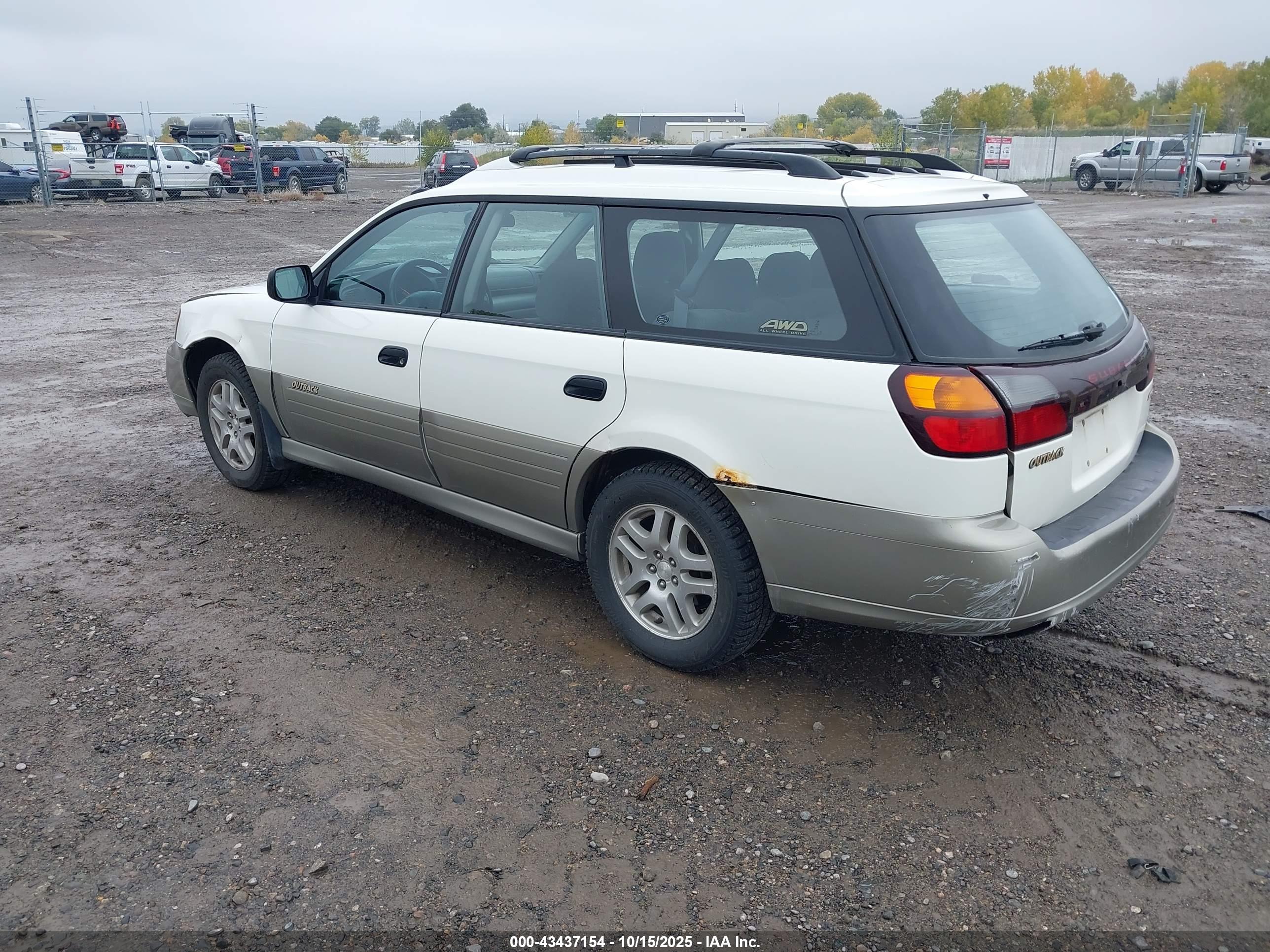 SUBARU OUTBACK image 3