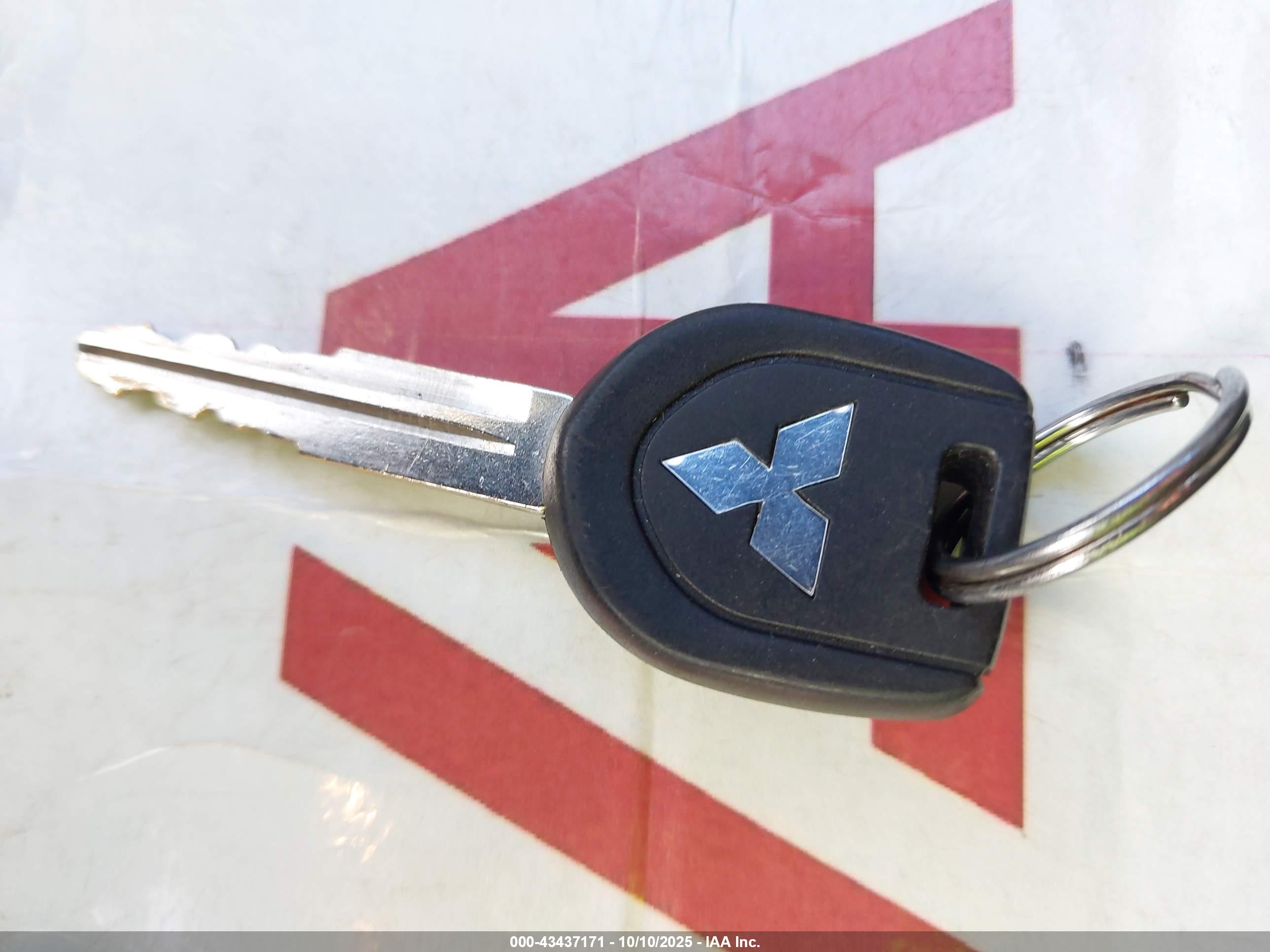MITSUBISHI OUTLANDER image 11