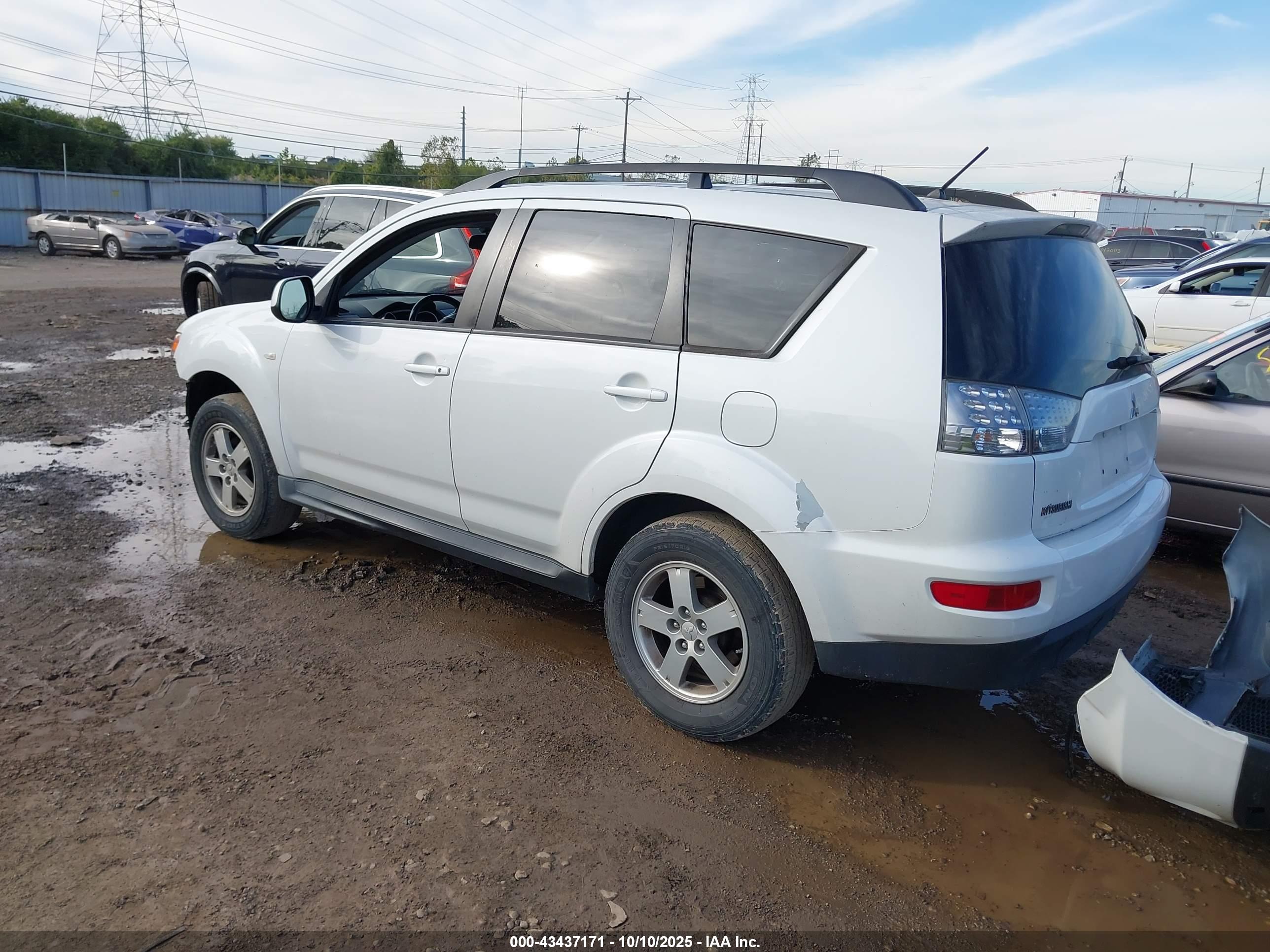 MITSUBISHI OUTLANDER image 3