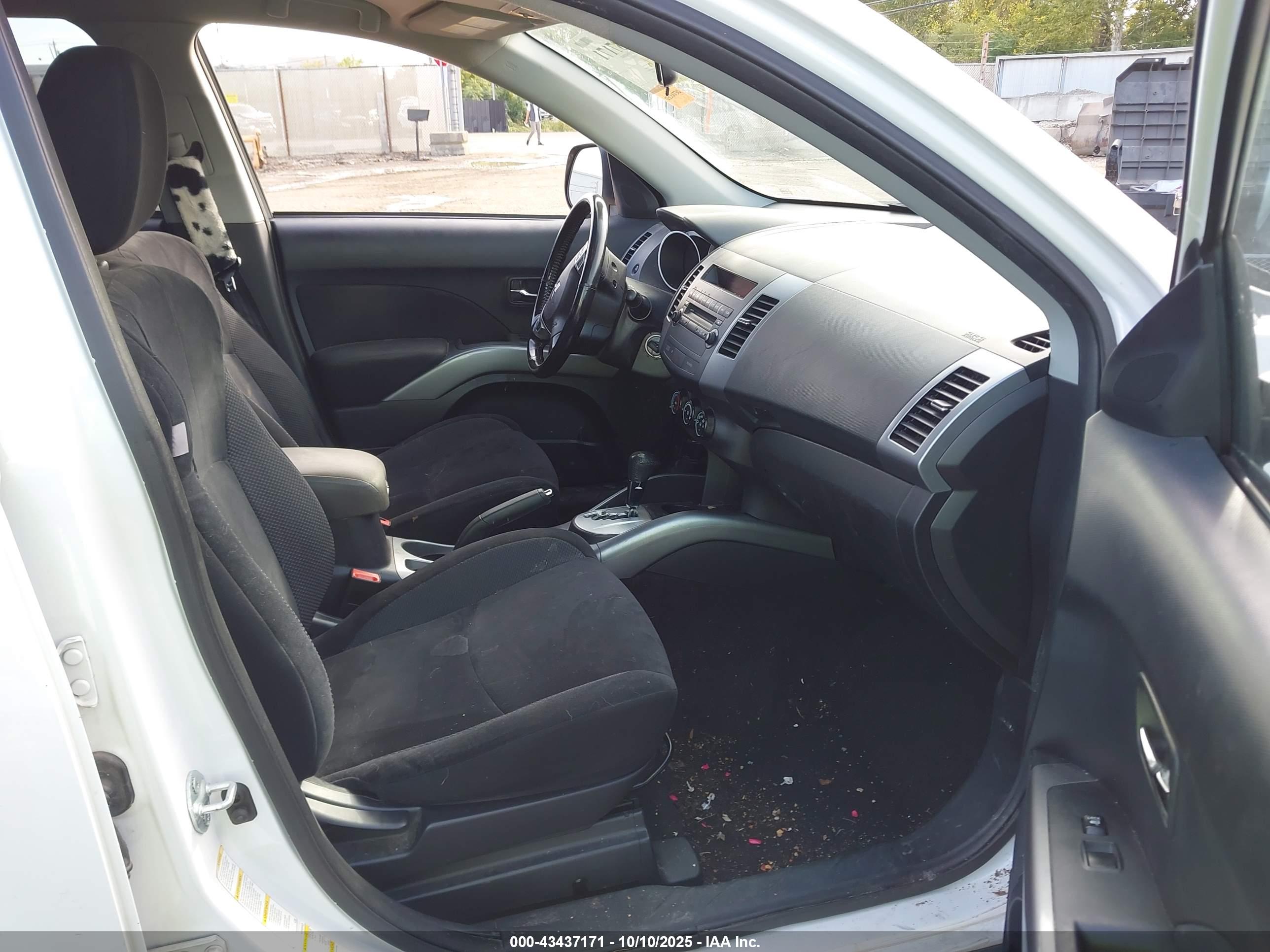 MITSUBISHI OUTLANDER image 5