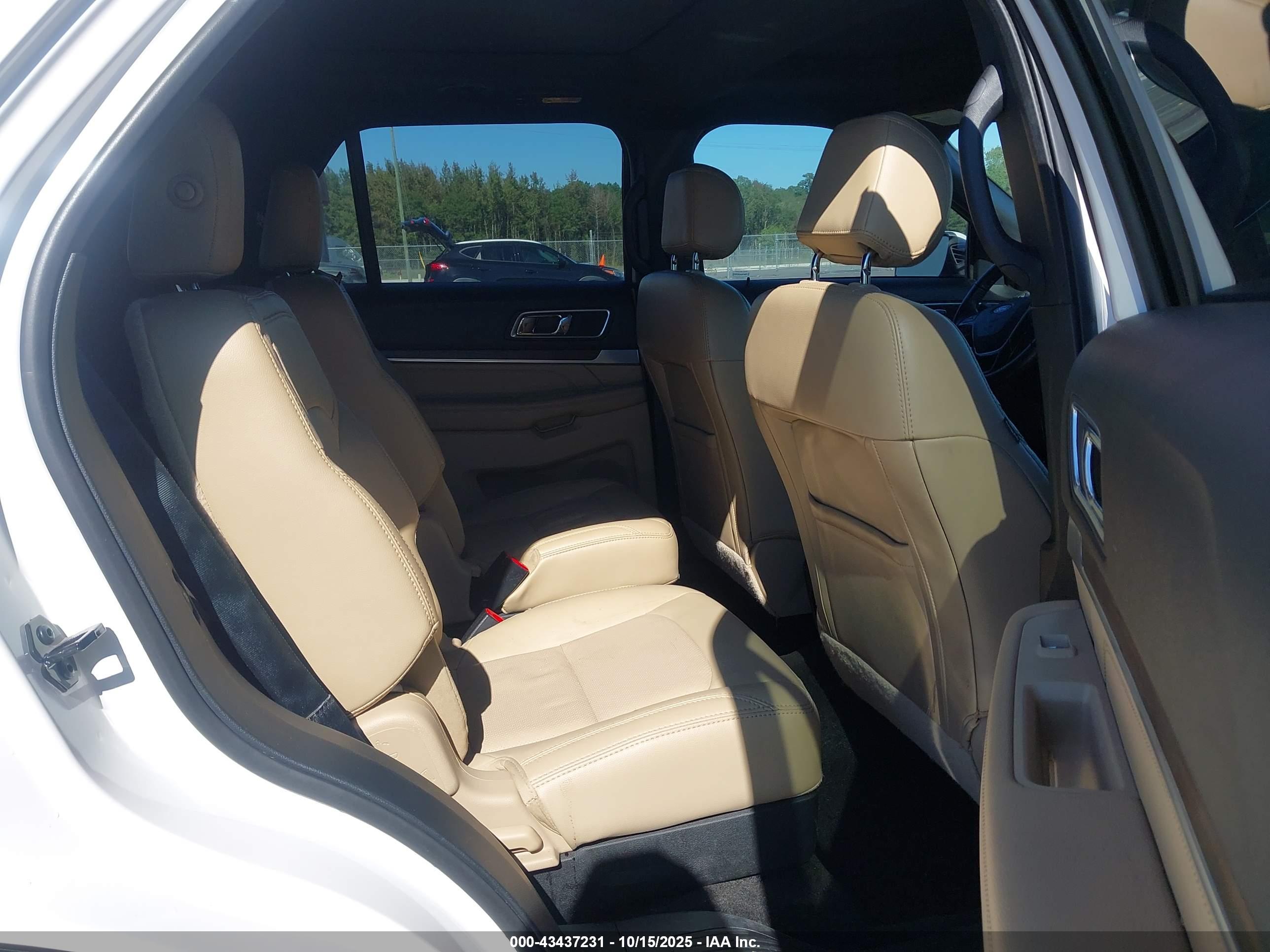 FORD EXPLORER image 8