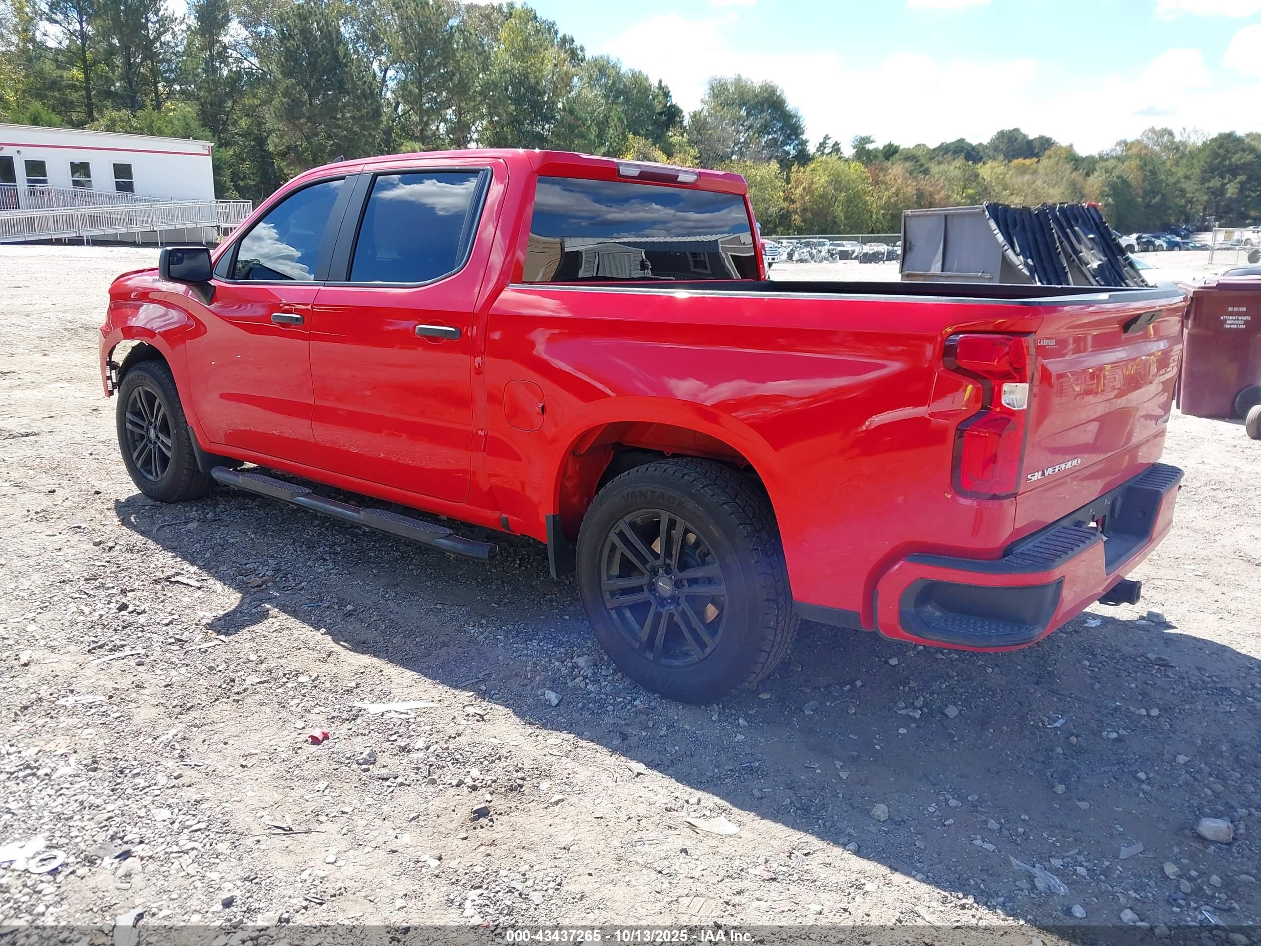 CHEVROLET SILVERADO image 3