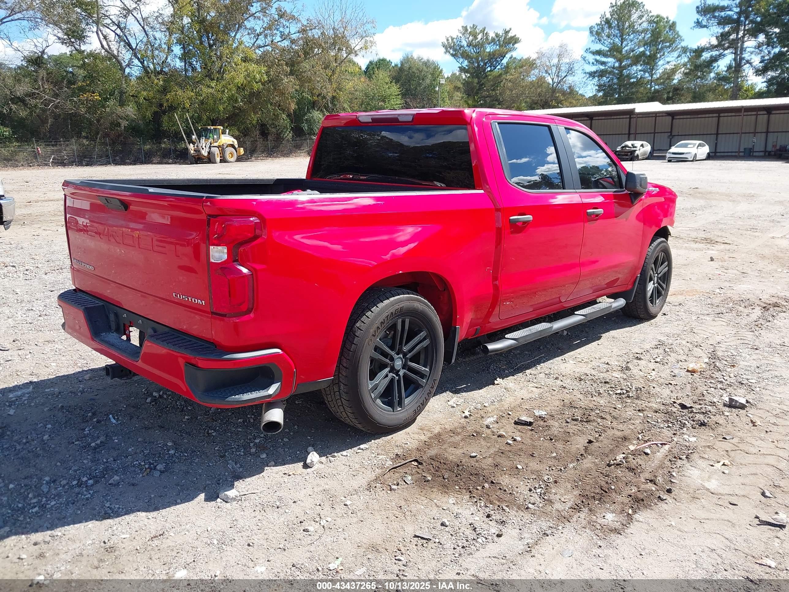 CHEVROLET SILVERADO image 4