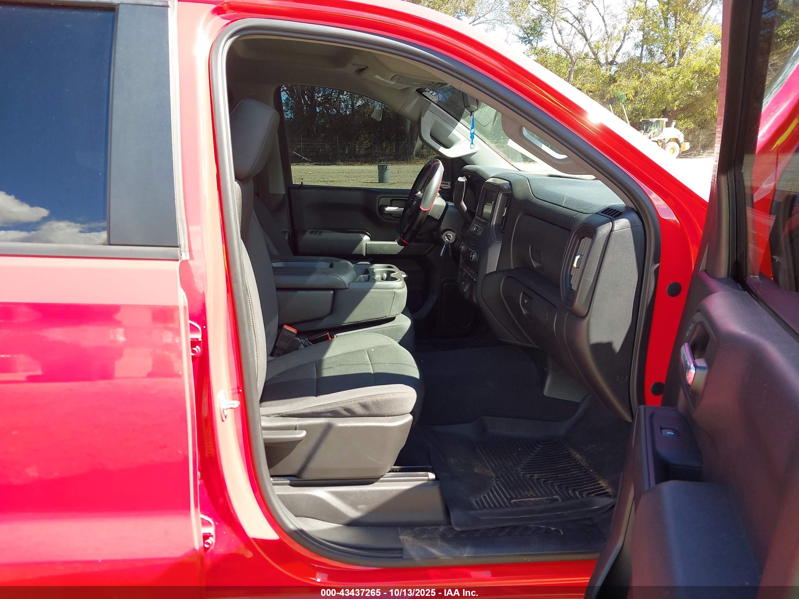 CHEVROLET SILVERADO image 5