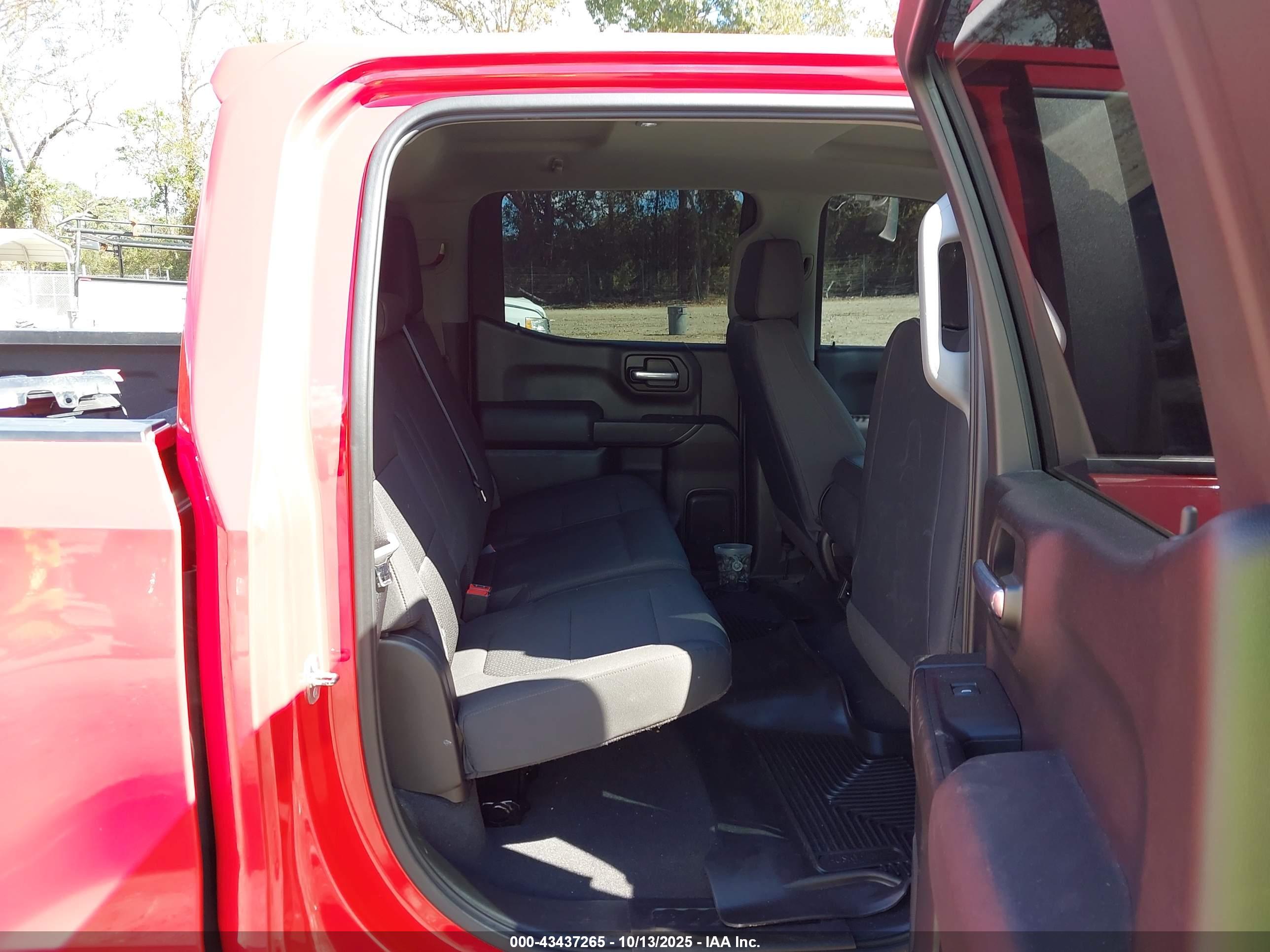 CHEVROLET SILVERADO image 8