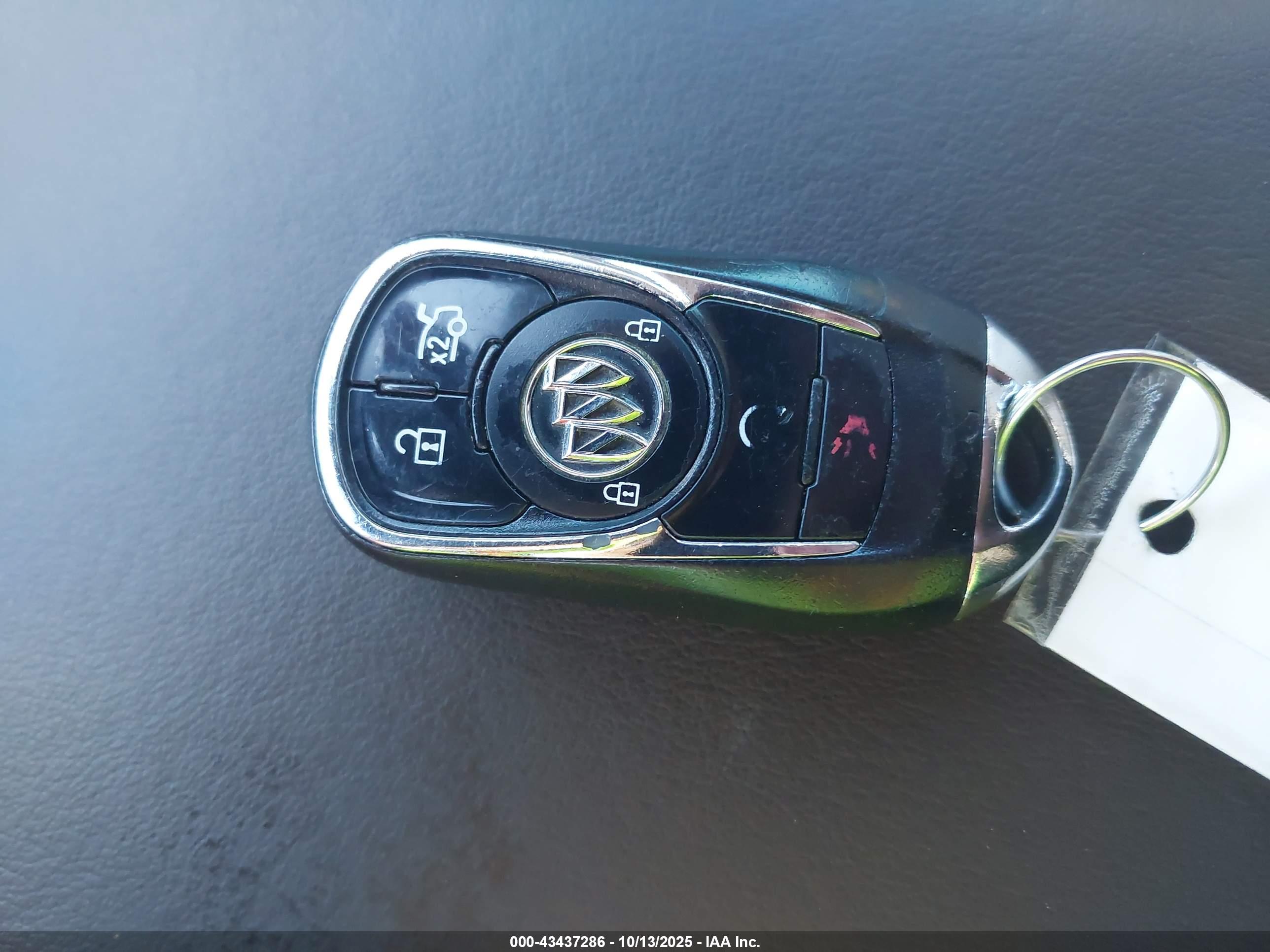 BUICK LACROSSE image 11