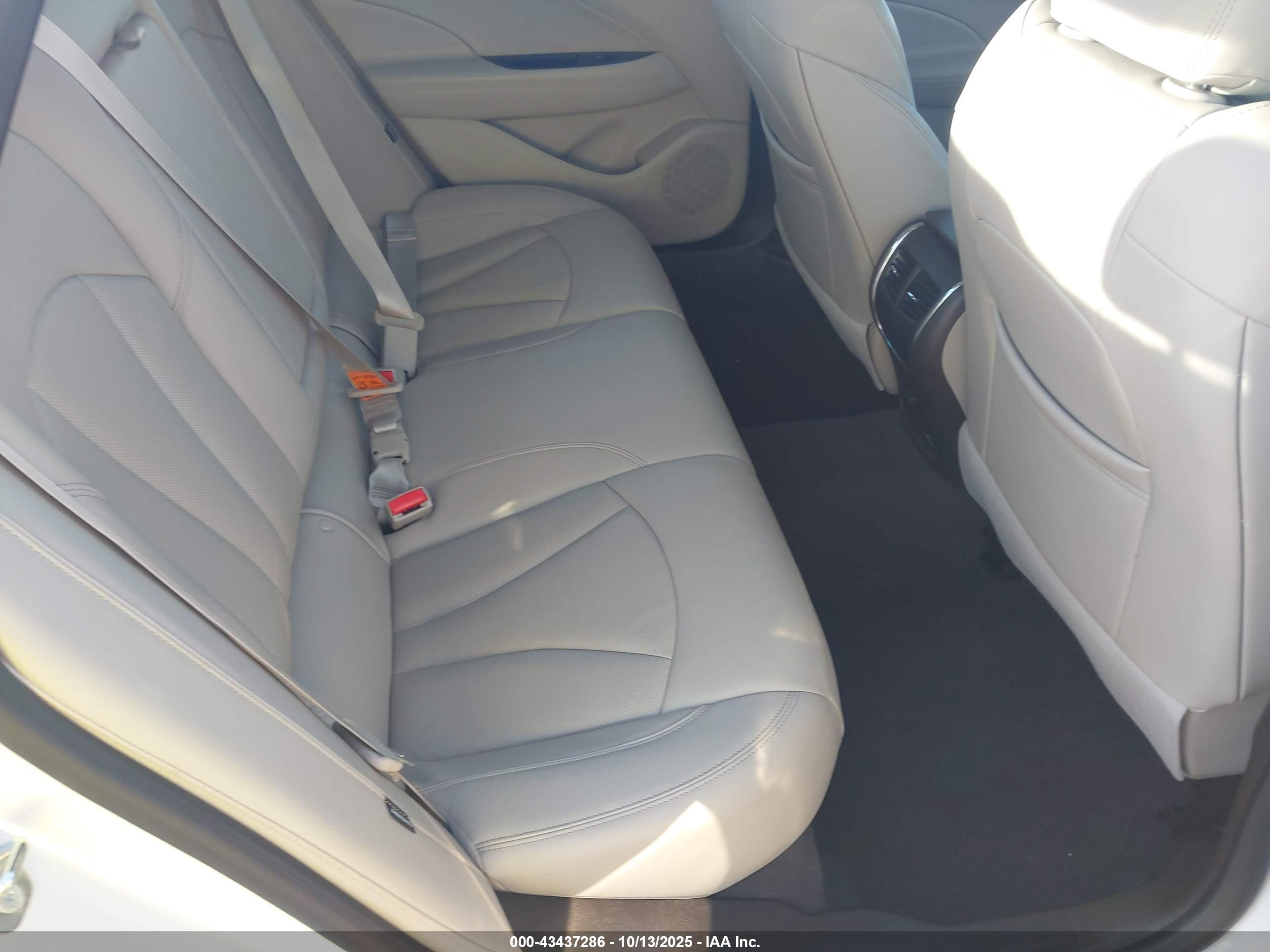 BUICK LACROSSE image 8