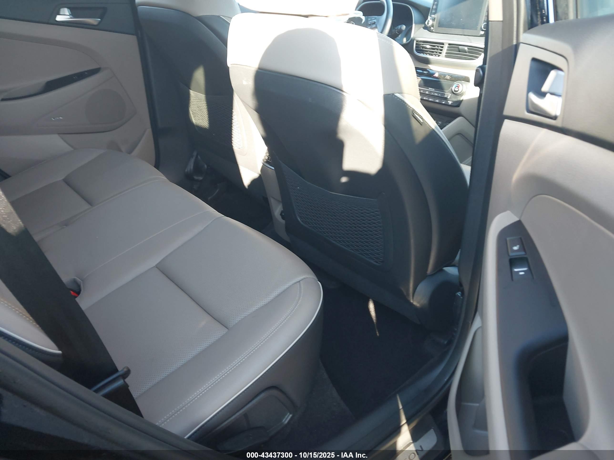HYUNDAI TUCSON image 8