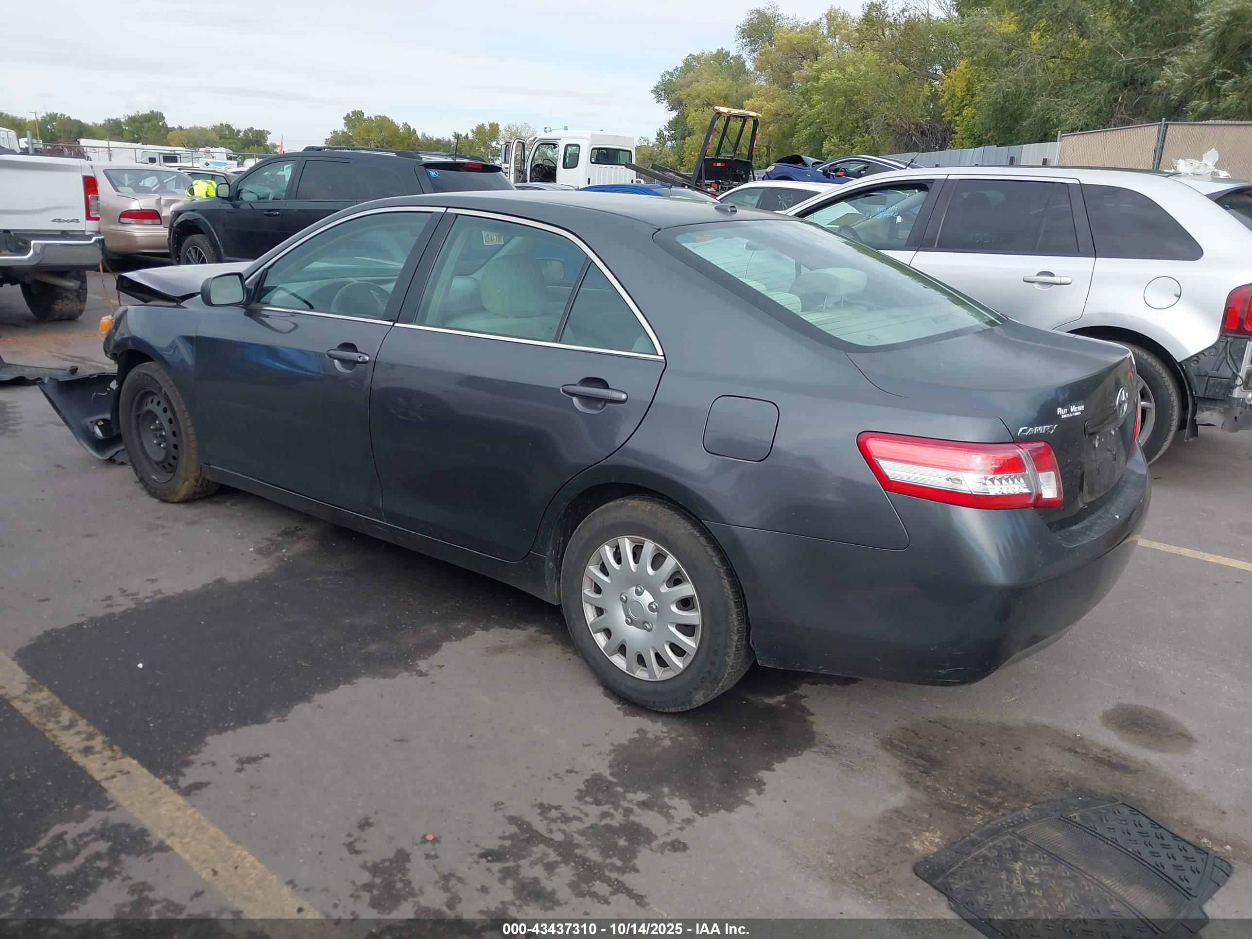 TOYOTA CAMRY image 3