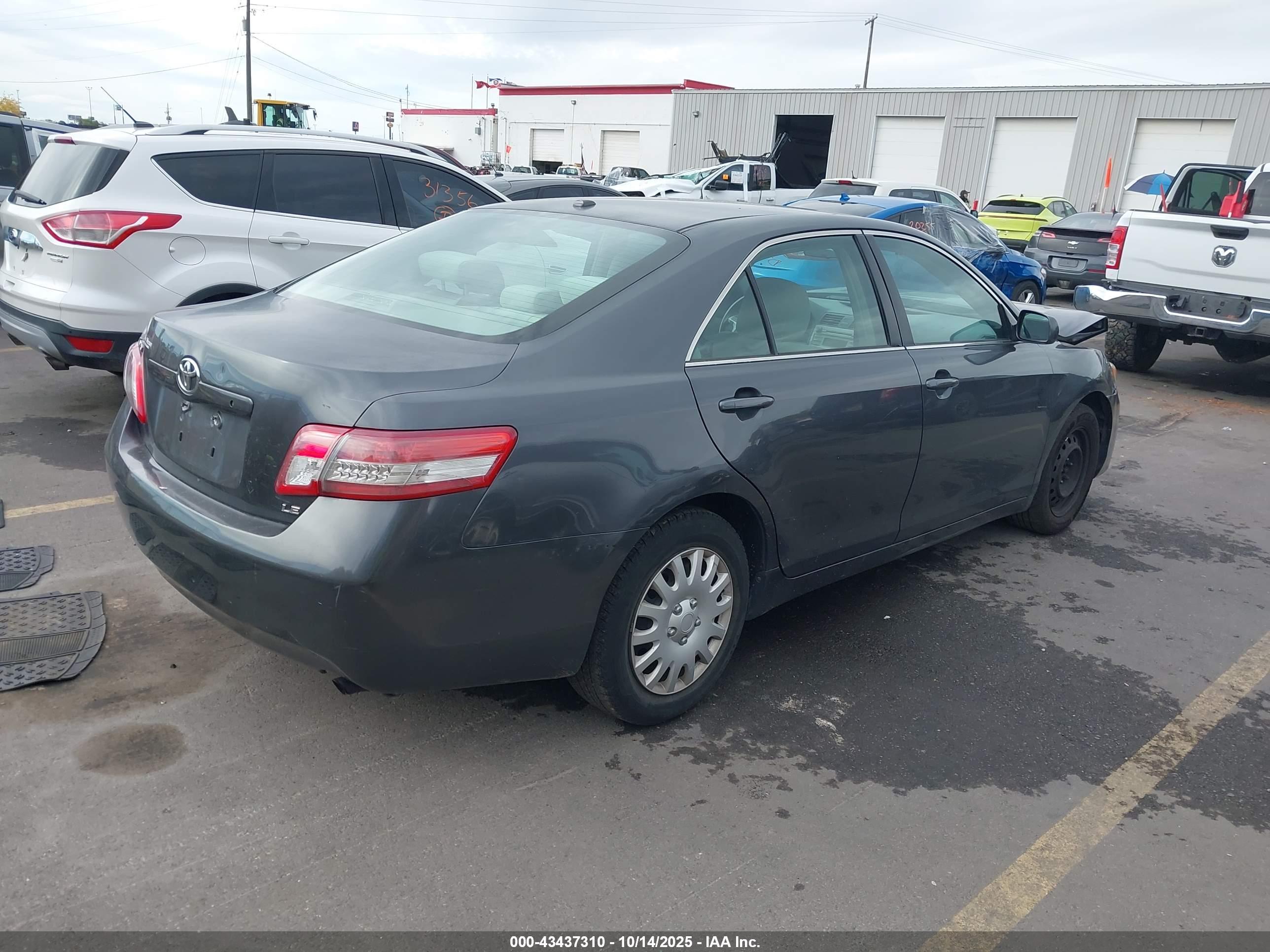 TOYOTA CAMRY image 4