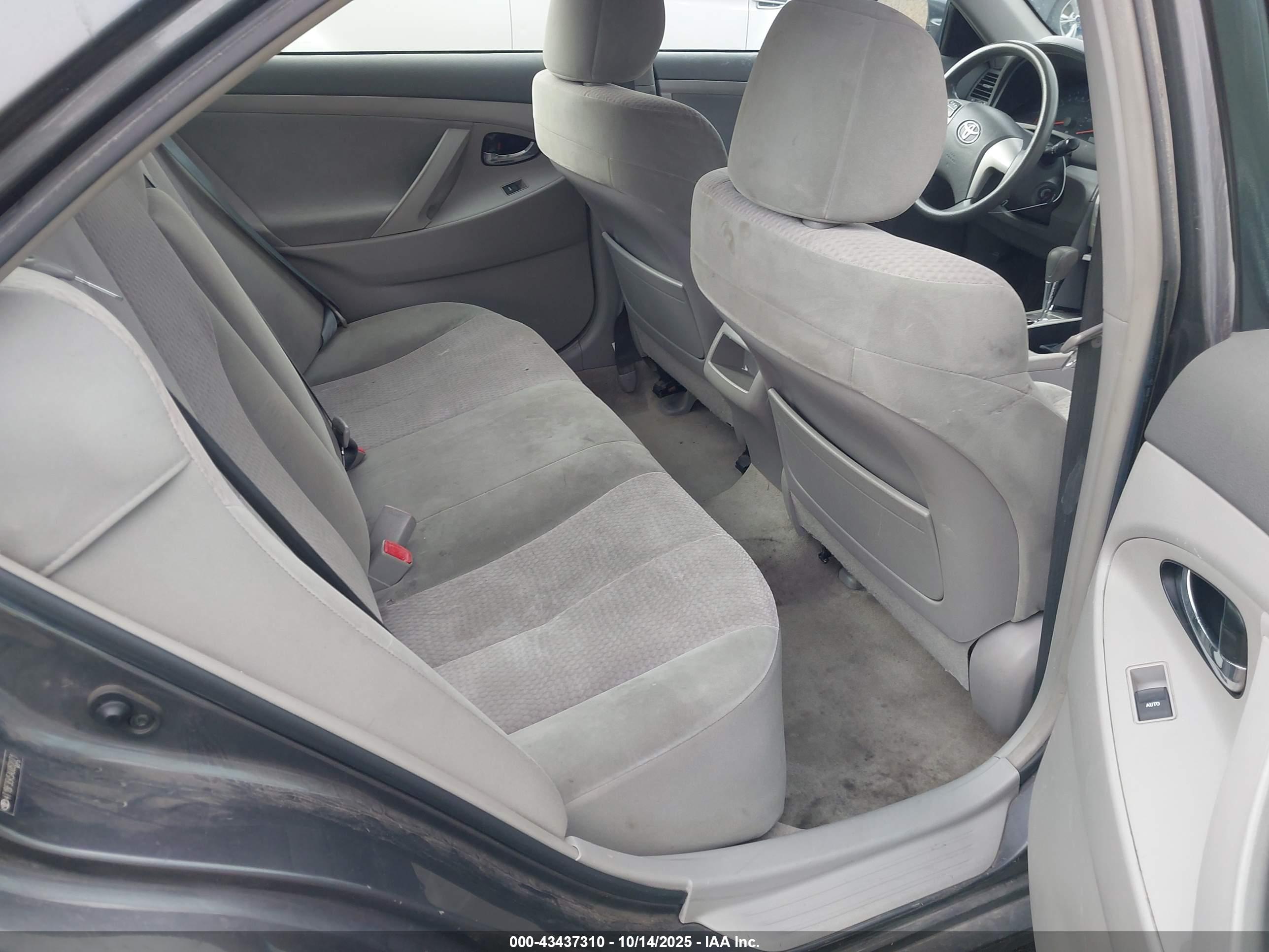 TOYOTA CAMRY image 8