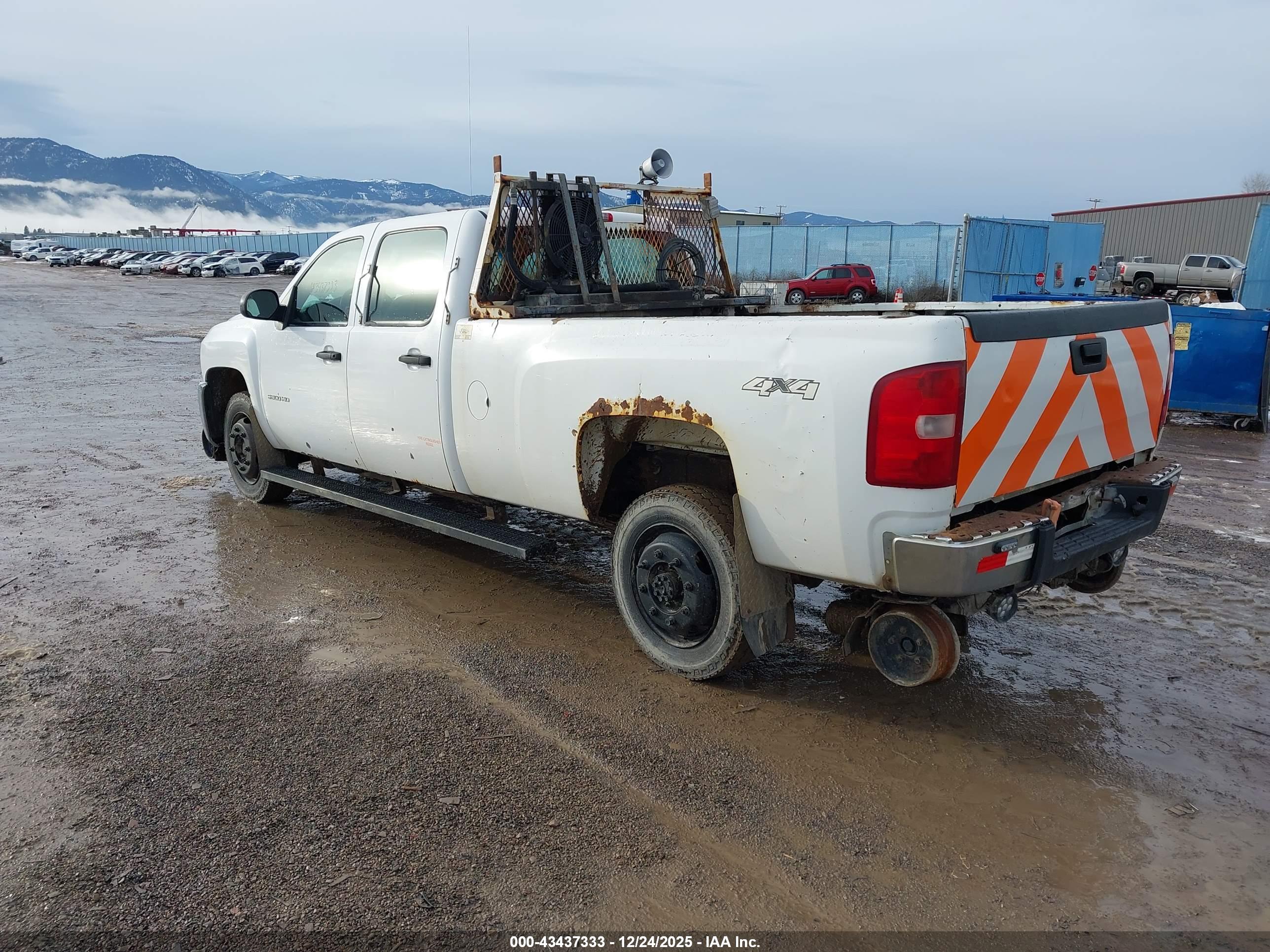 CHEVROLET SILVERADO image 3